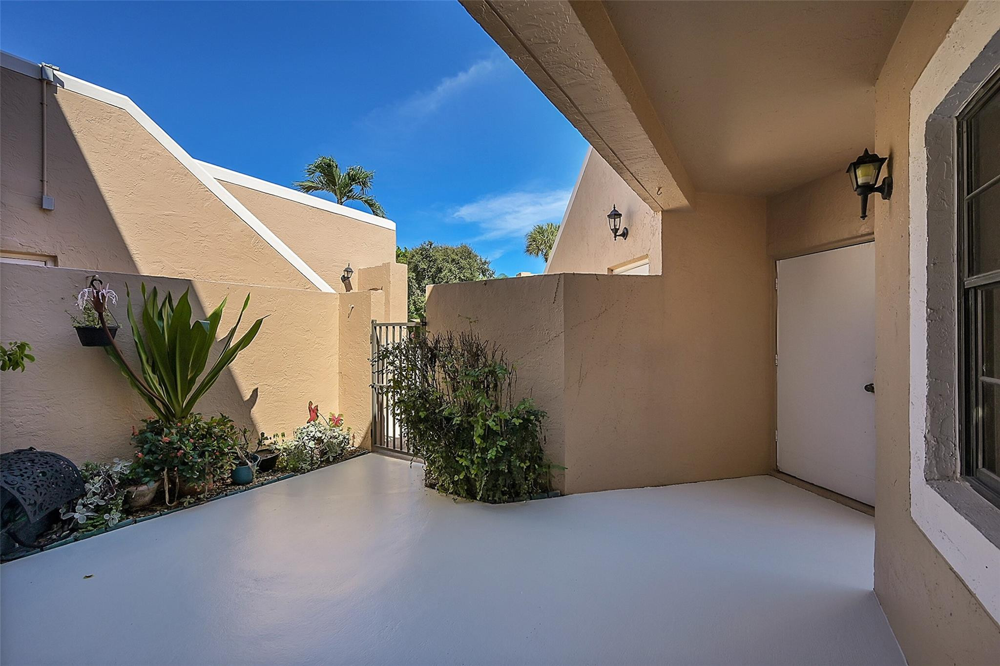 6670 Villa Sonrisa Dr 211