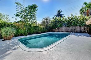 10 S Swinton Cir