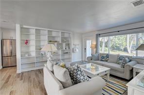 10 S Swinton Cir