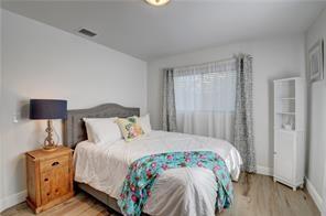10 S Swinton Cir