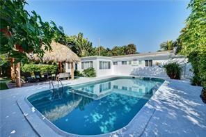 10 S Swinton Cir