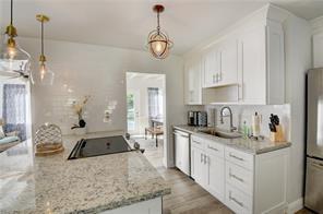 10 S Swinton Cir