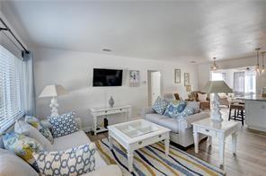 10 S Swinton Cir