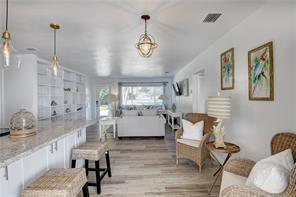 10 S Swinton Cir