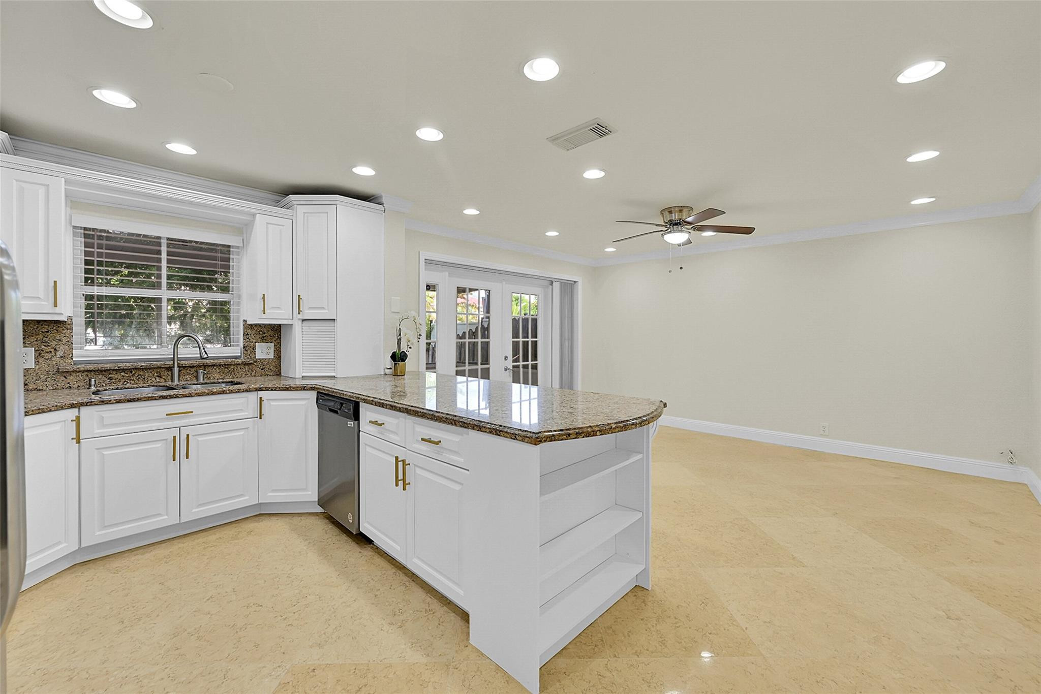 7379 Santa Monica Dr