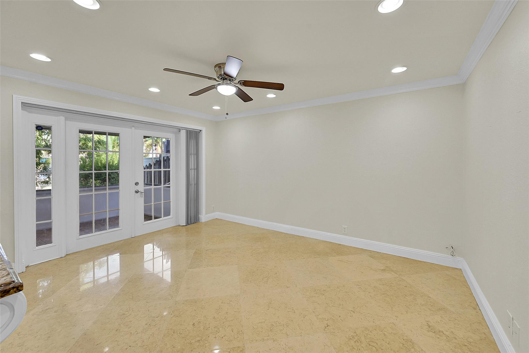 7379 Santa Monica Dr