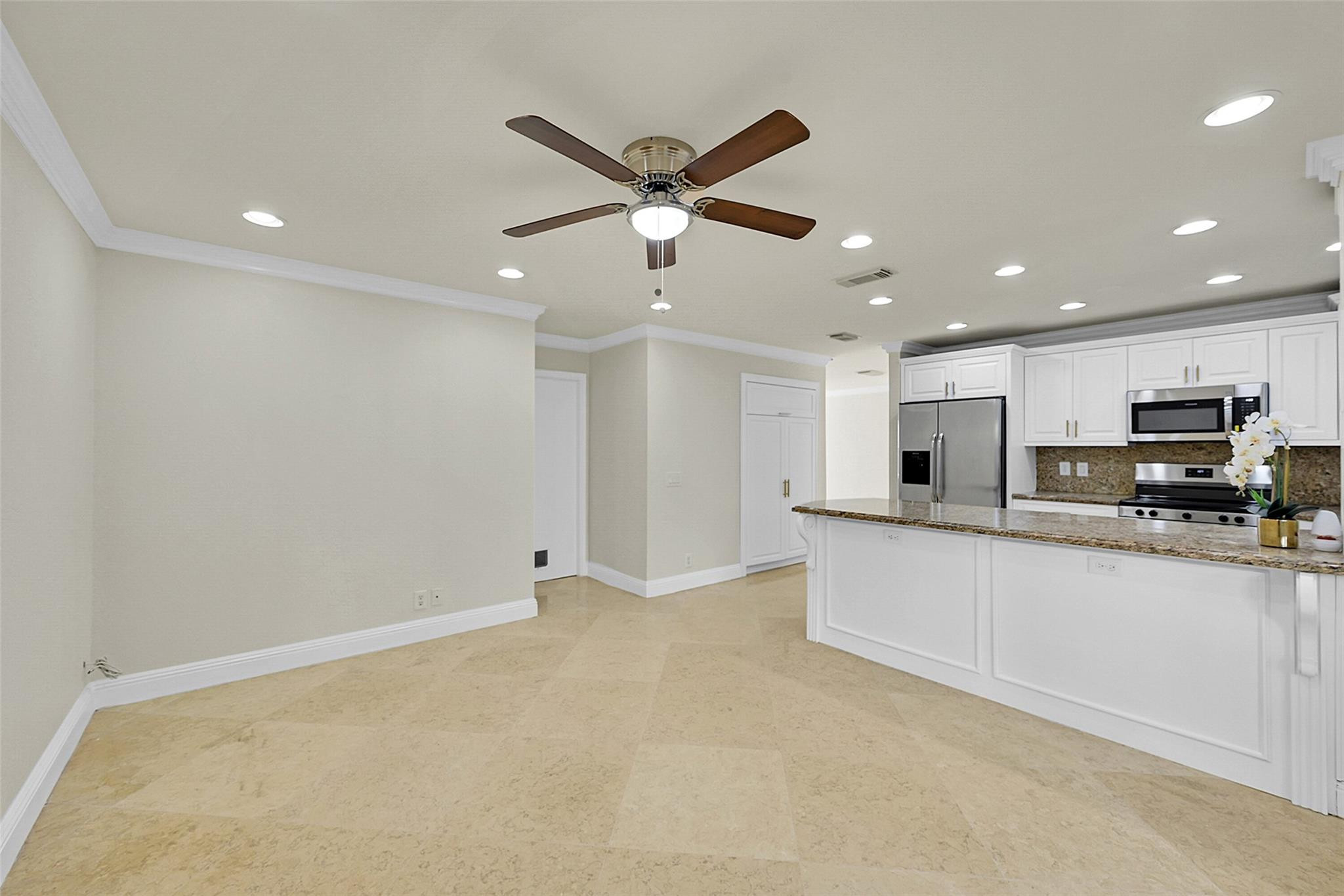 7379 Santa Monica Dr