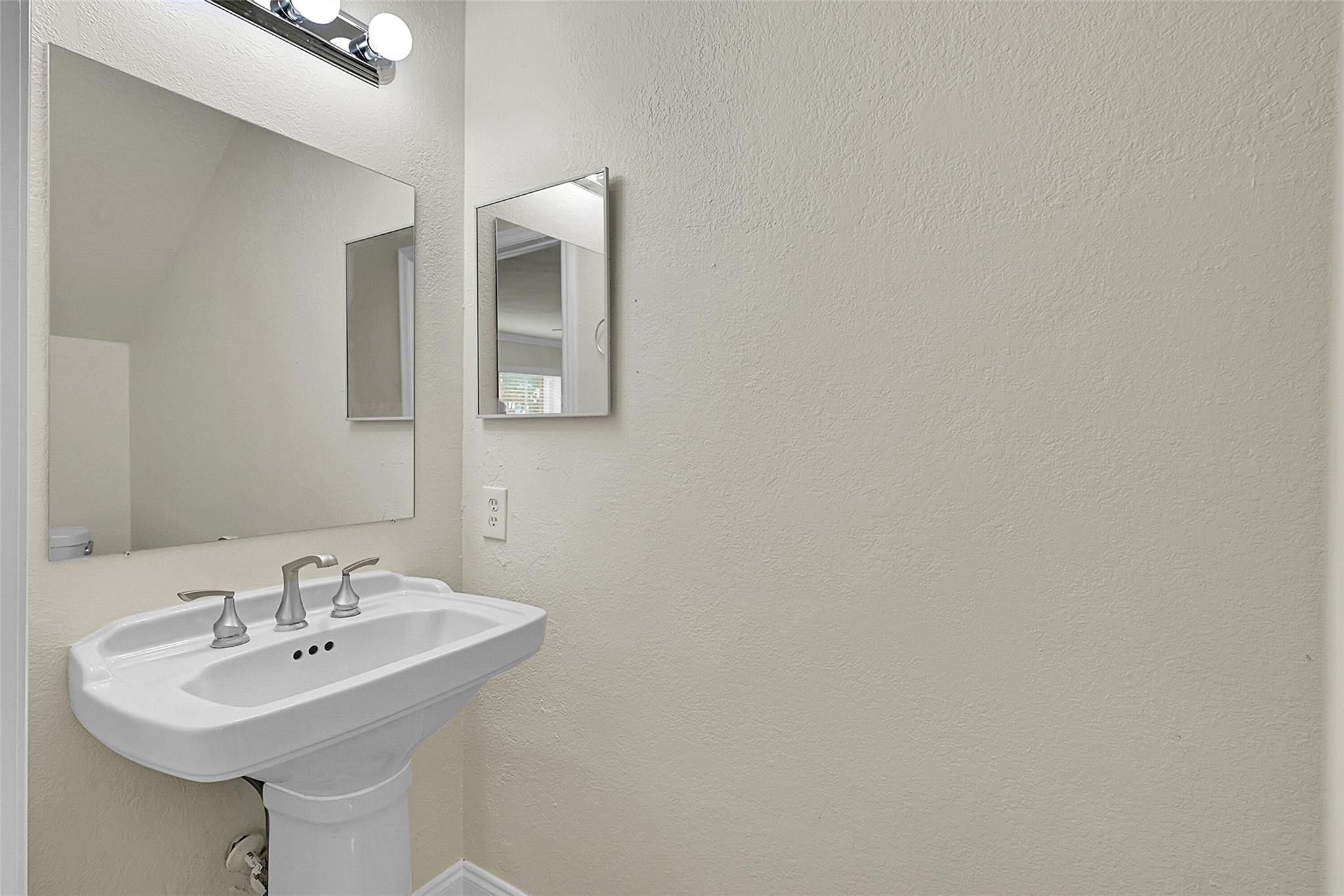 7379 Santa Monica Dr