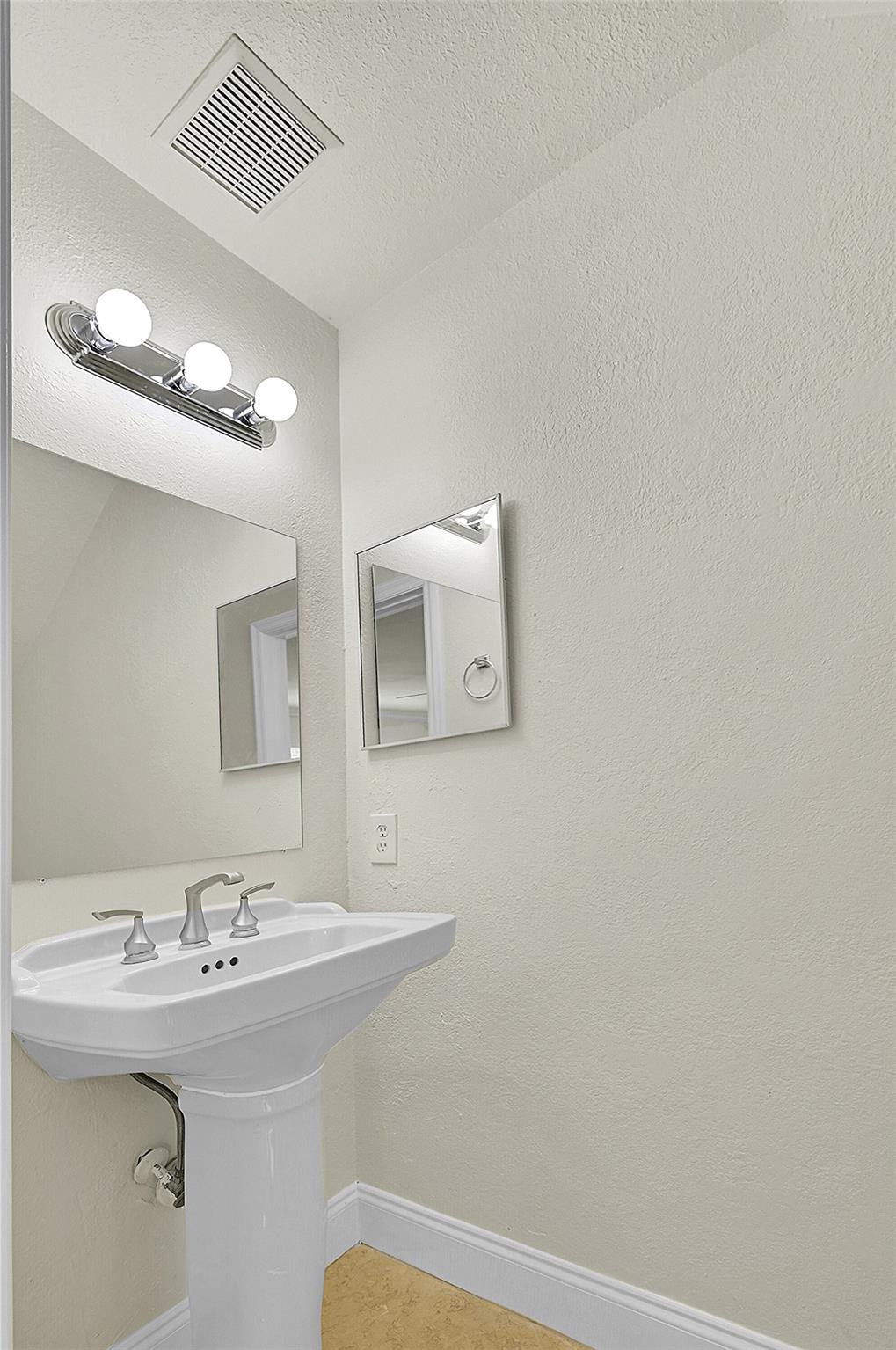 7379 Santa Monica Dr