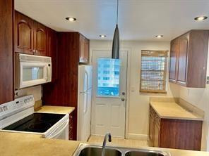 320 NE 12th Ave 503