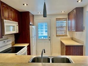 320 NE 12th Ave 503