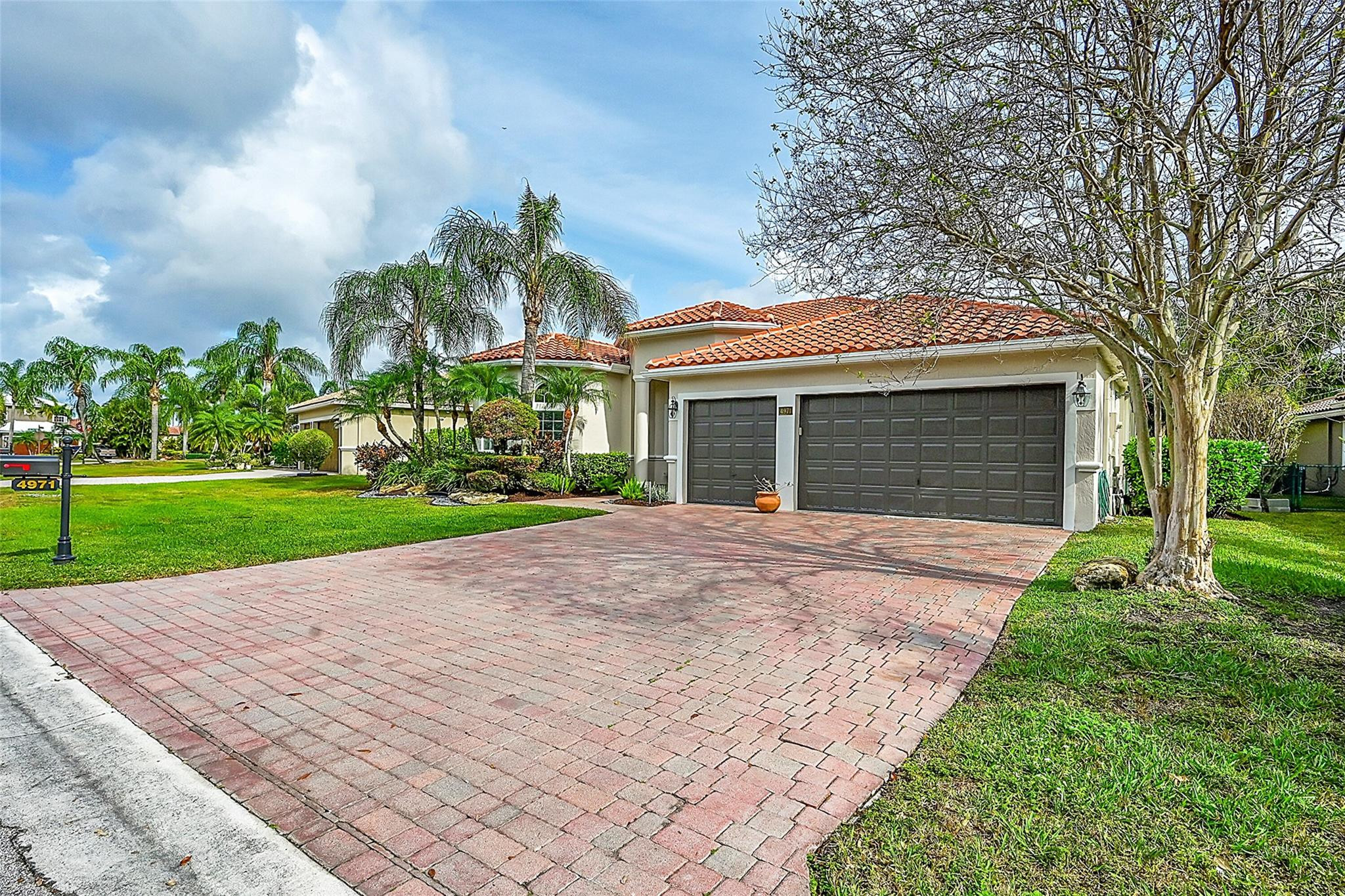 4971 NW 120th Ave