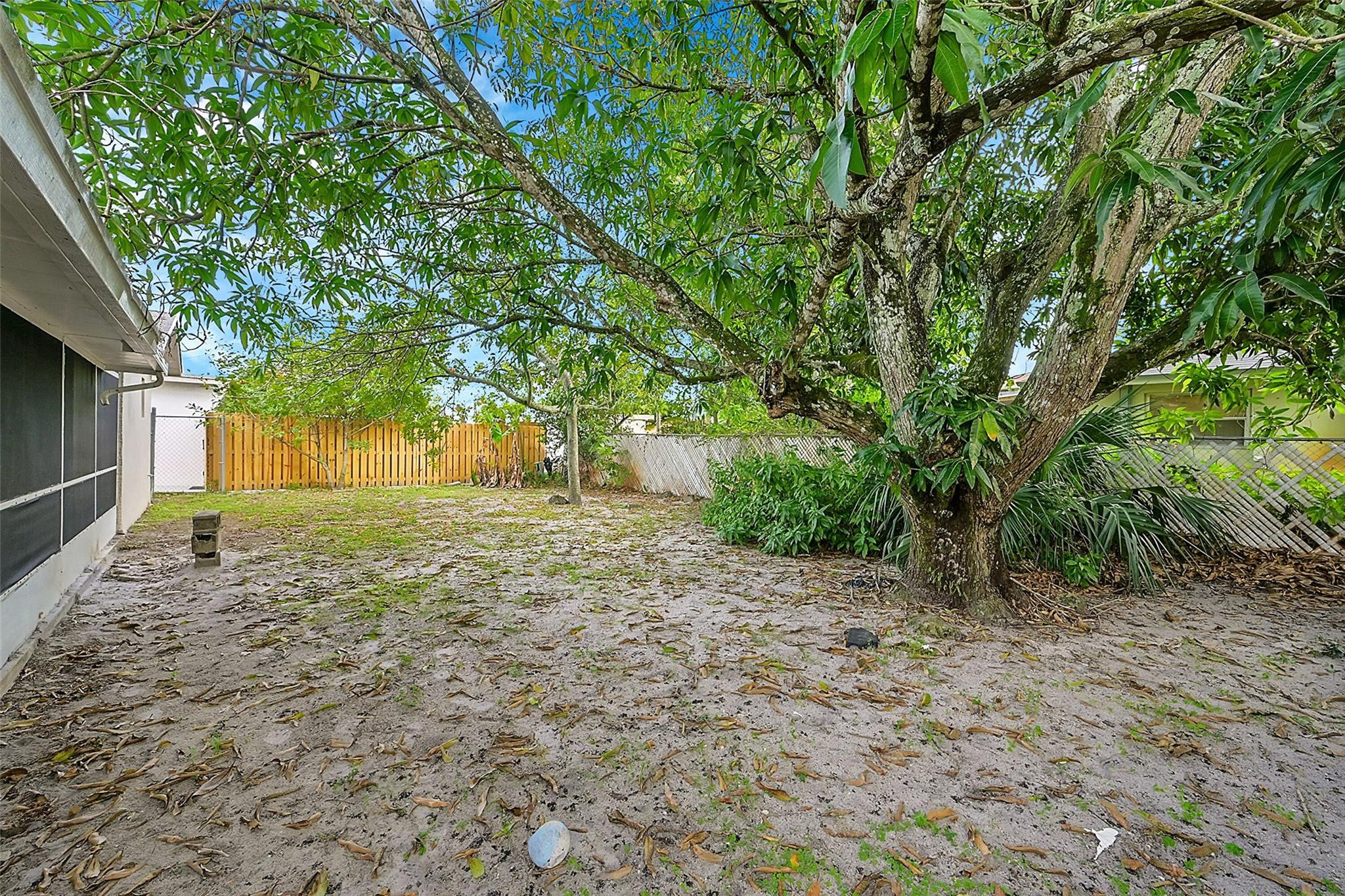 5962 NW 18th Ct