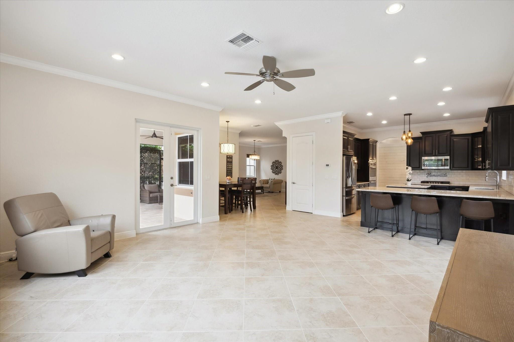 8540 Lakeside Dr