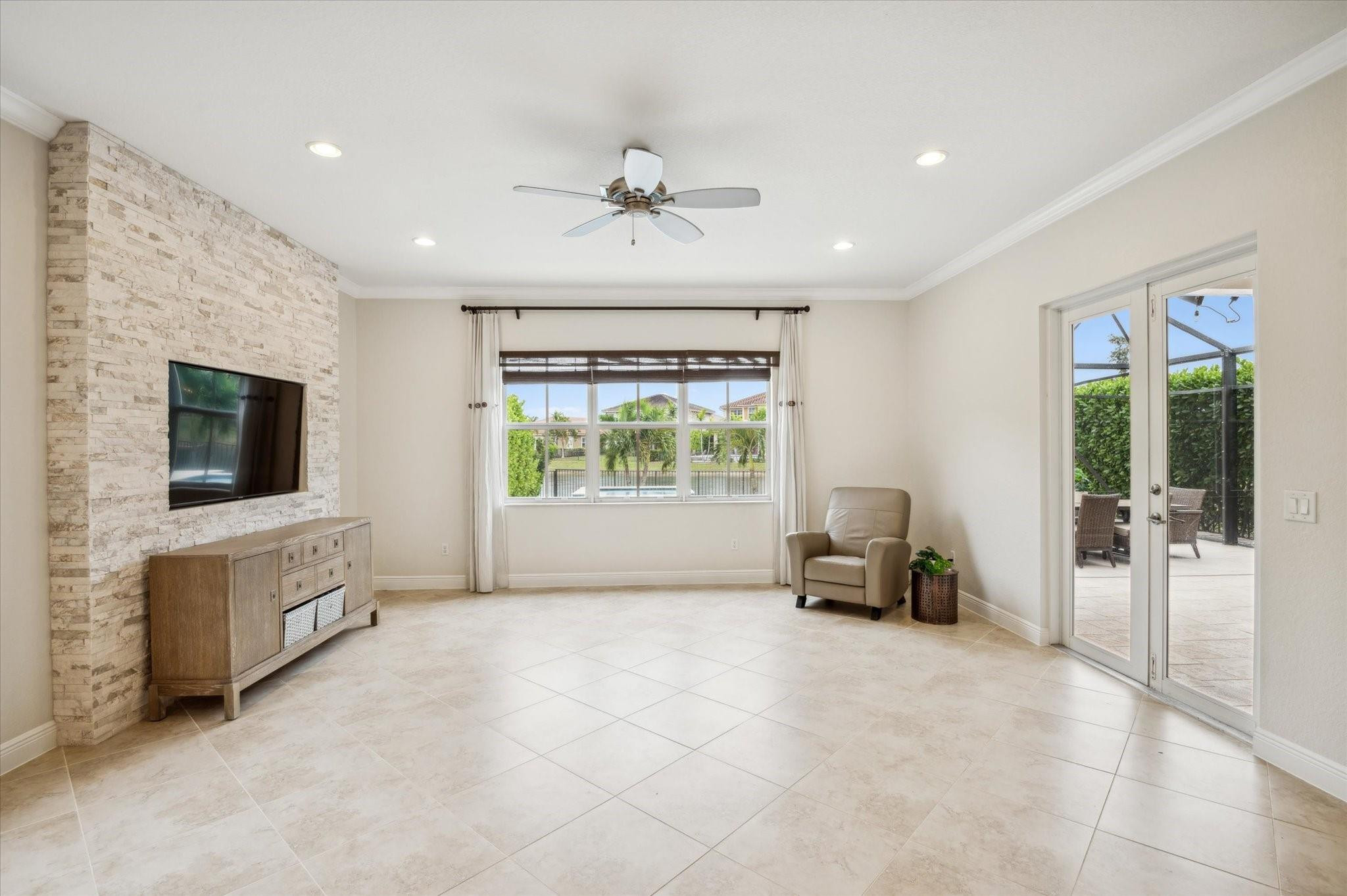8540 Lakeside Dr