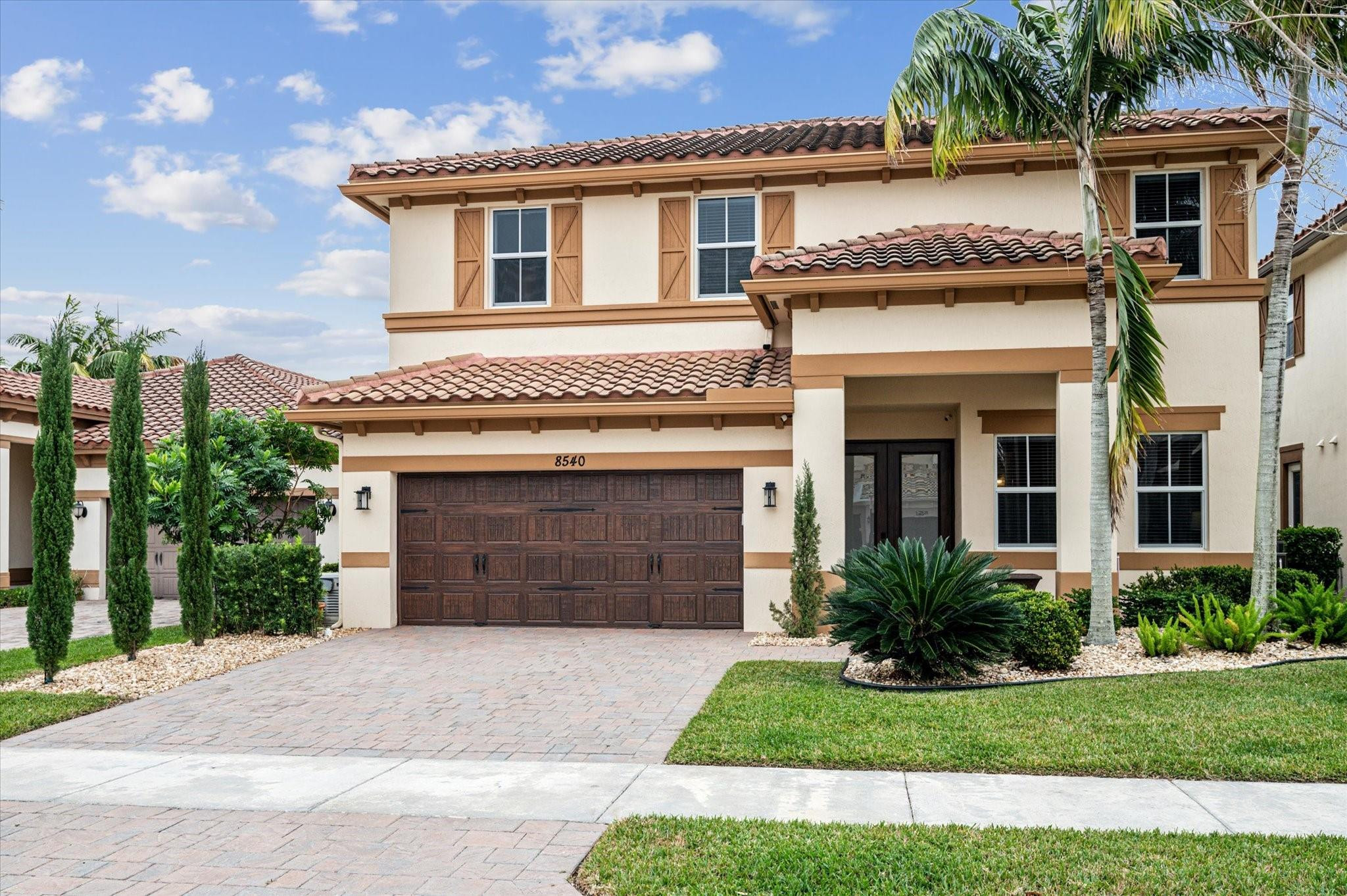 8540 Lakeside Dr