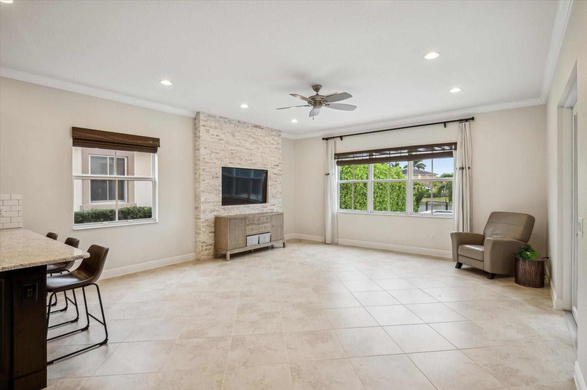 8540 Lakeside Dr
