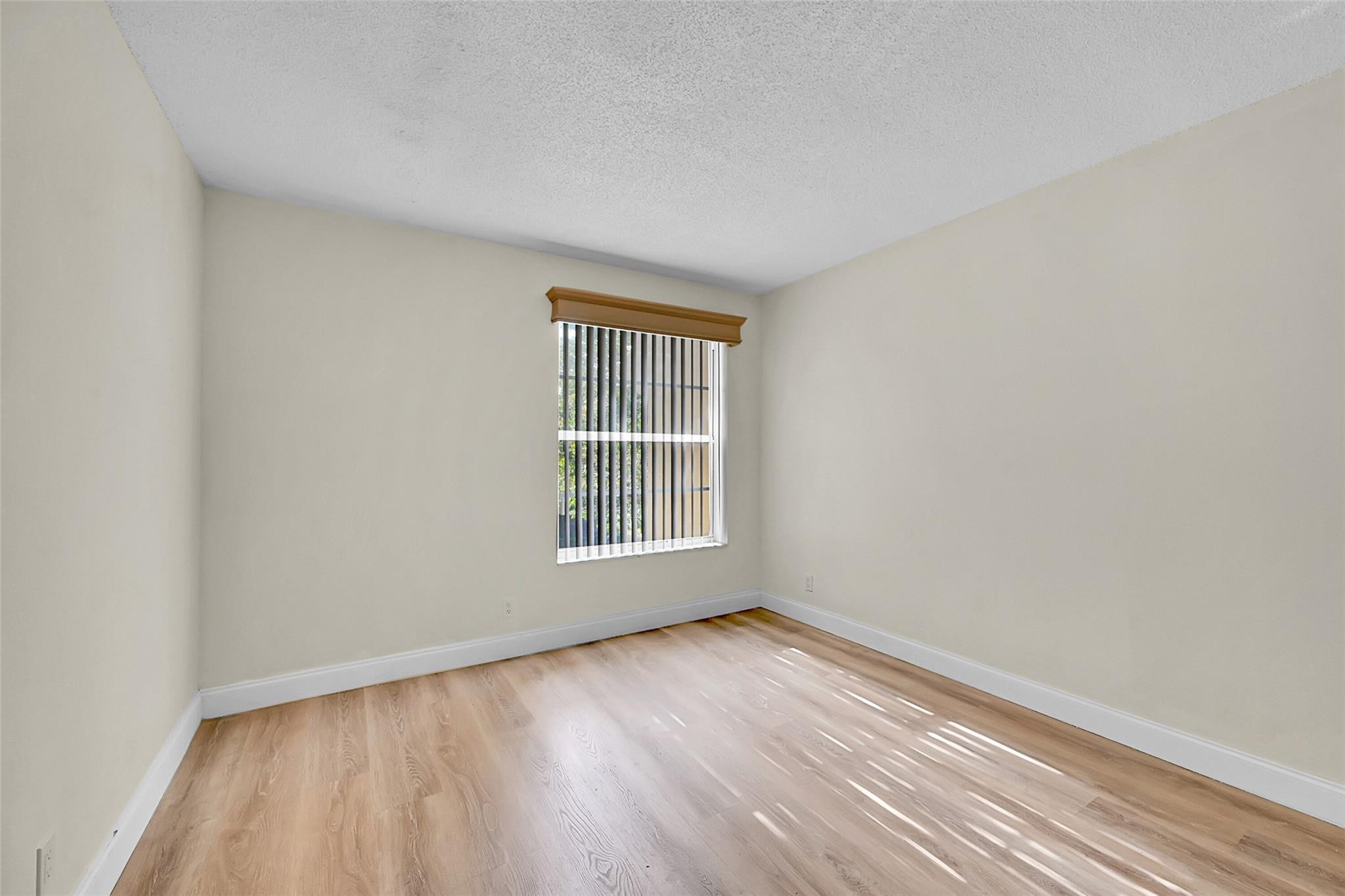 470 NW 20th St 3090