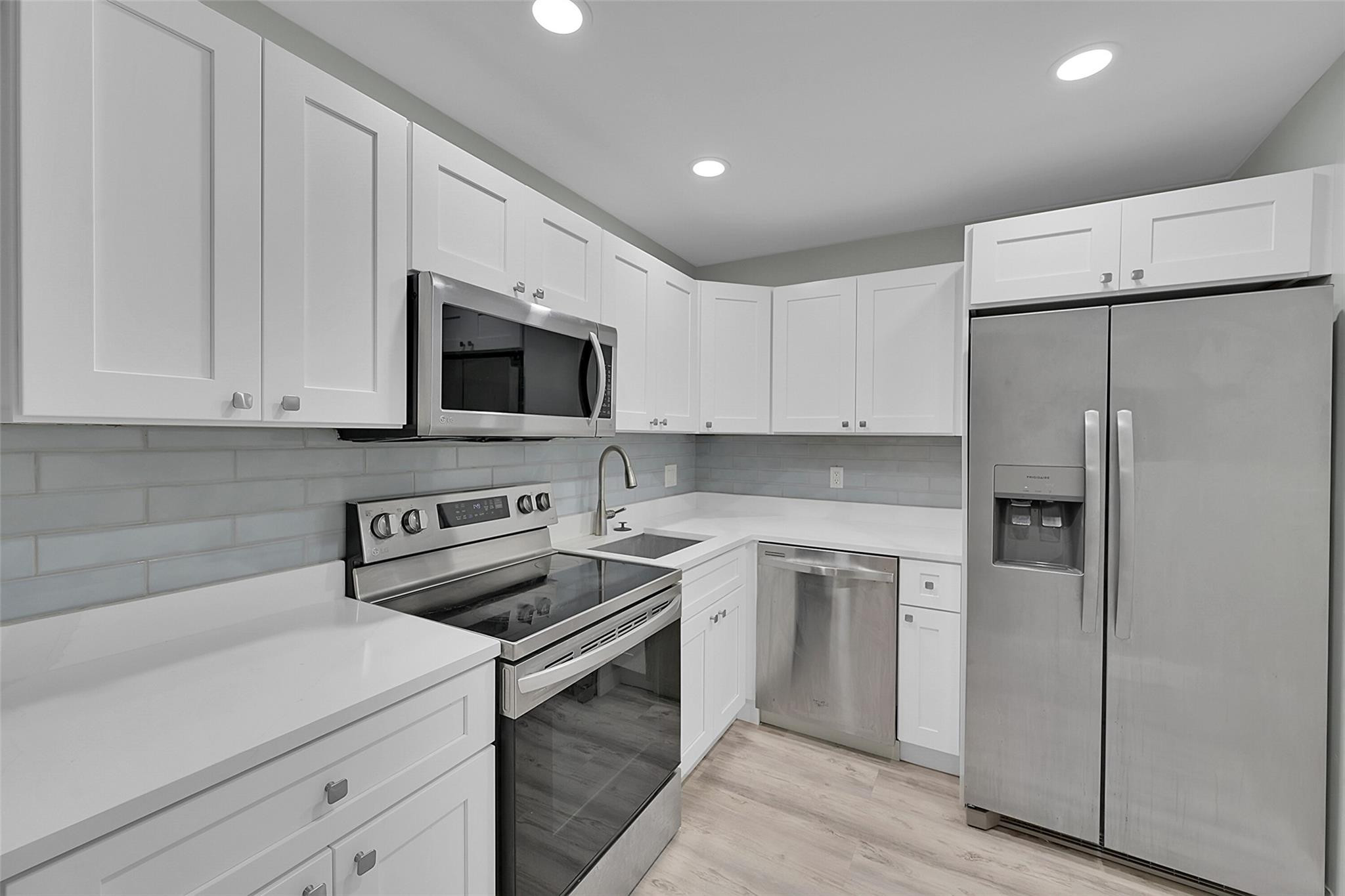 450 NW 20th St 3030