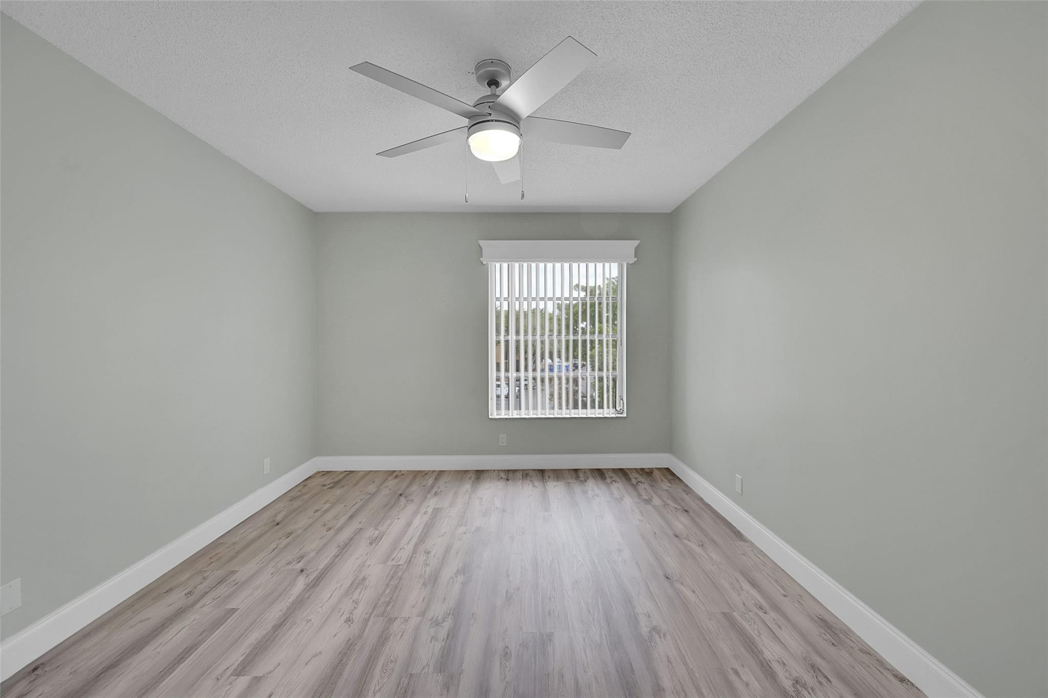 450 NW 20th St 3030