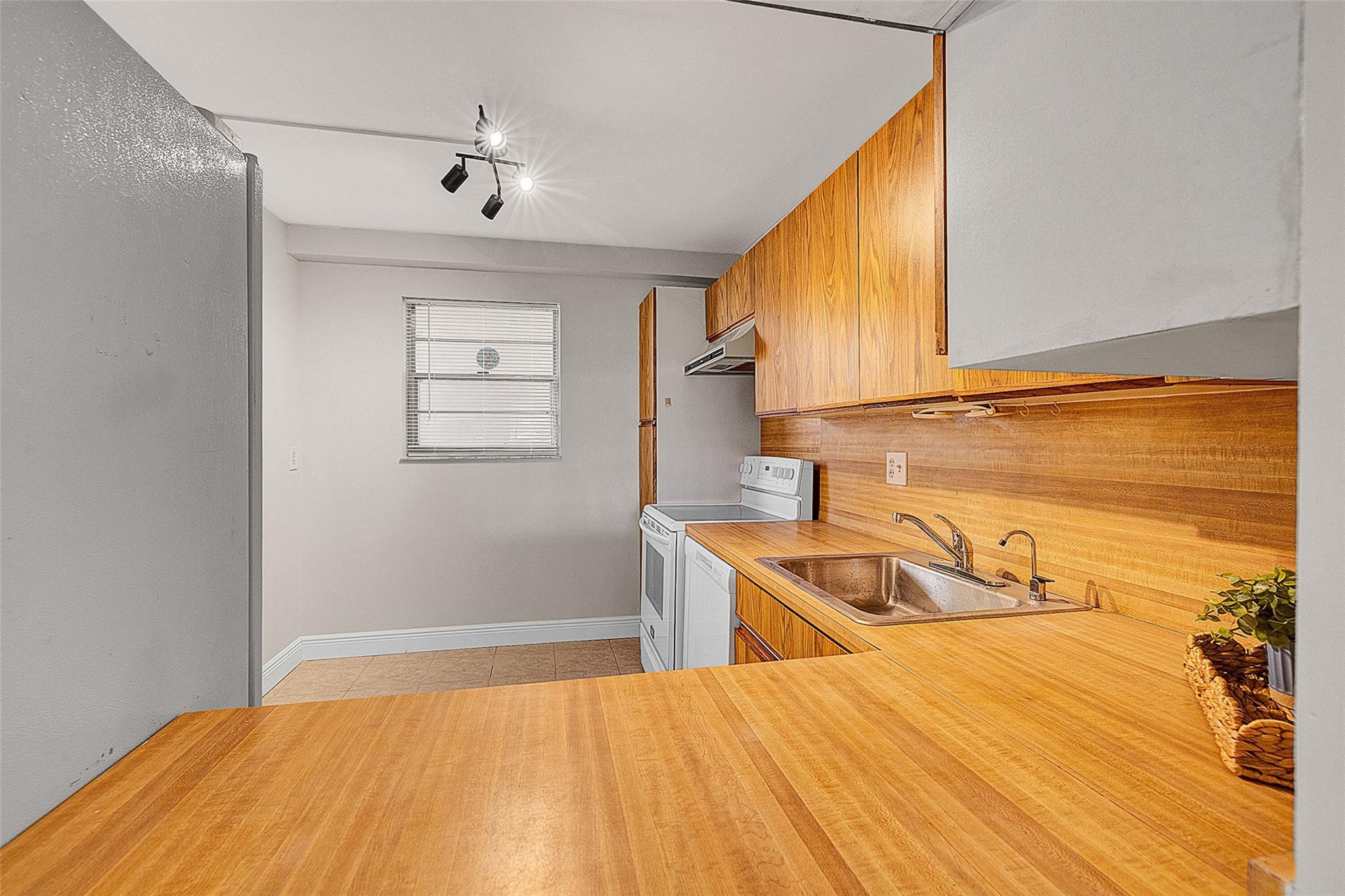 3241 Holiday Springs Blvd 107