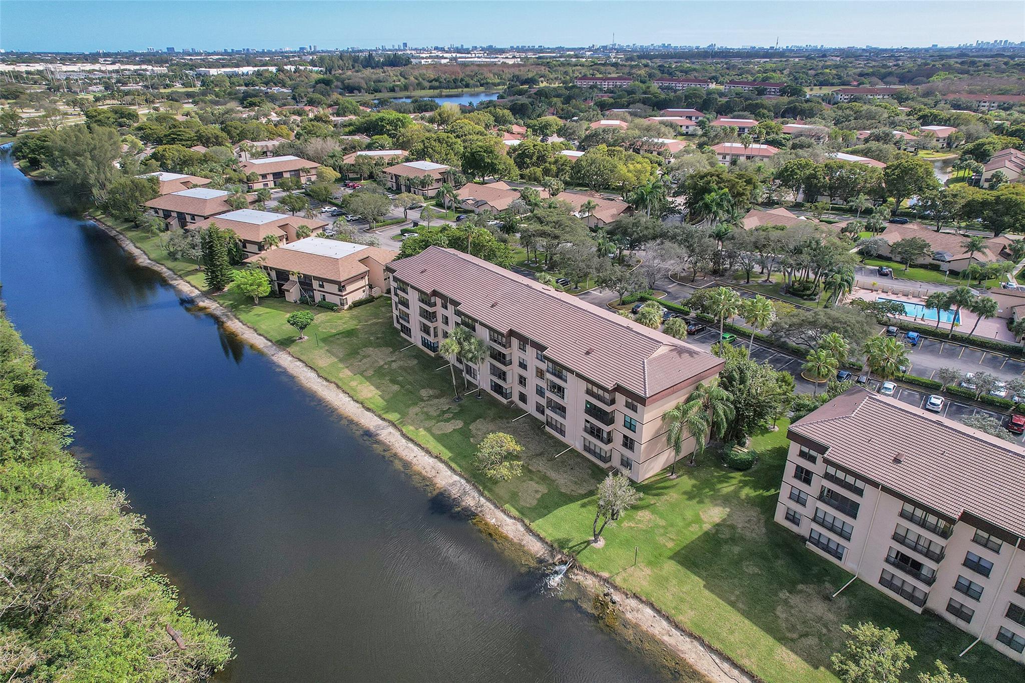 2660 Carambola Cir N 202