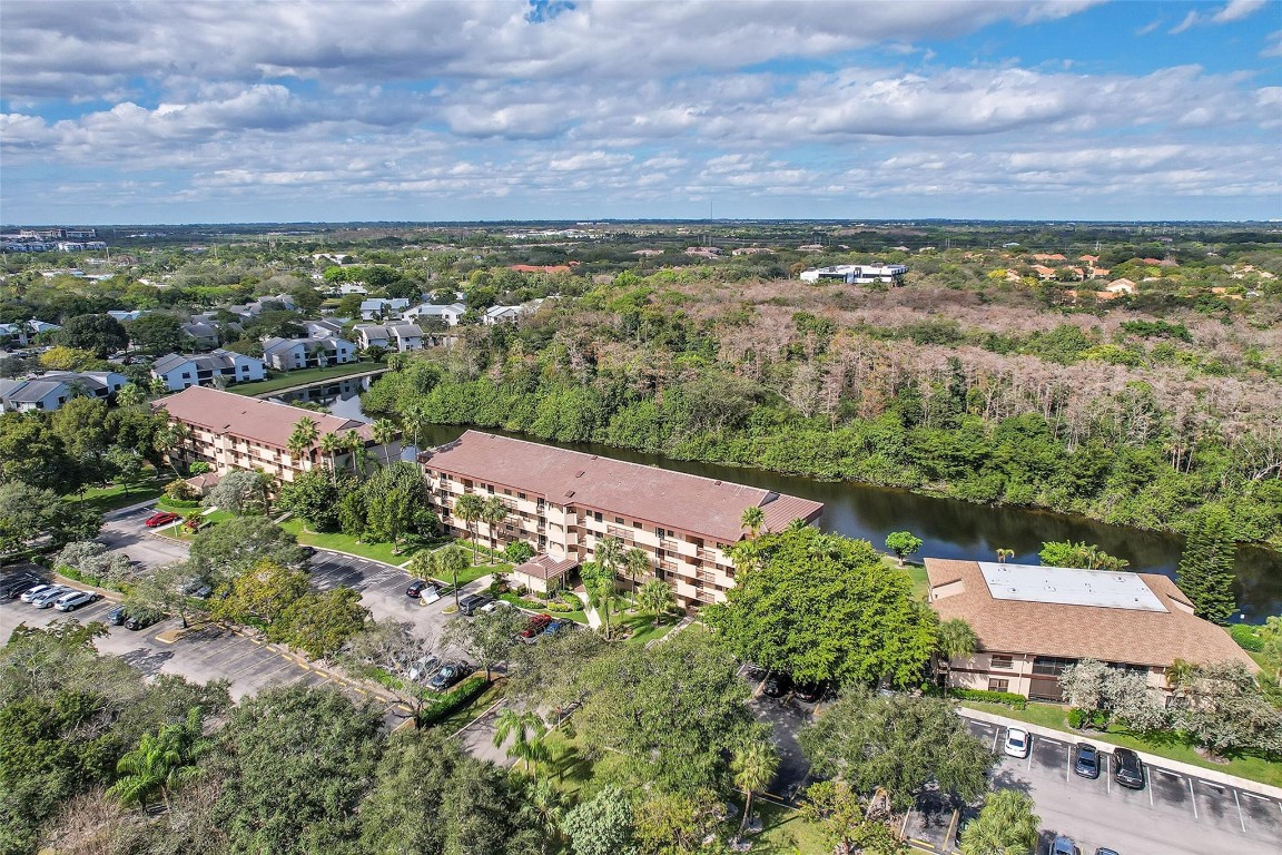 2660 Carambola Cir N 202