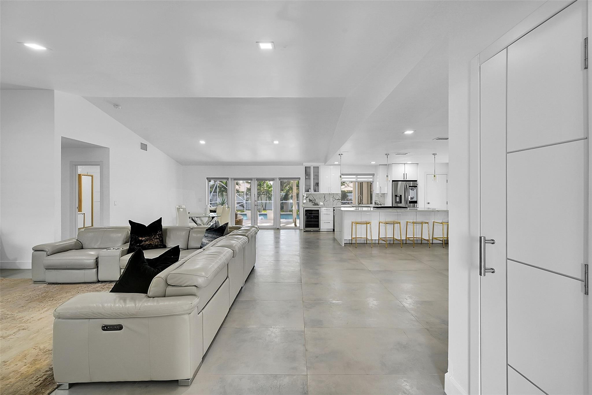 8610 NW 56th St
