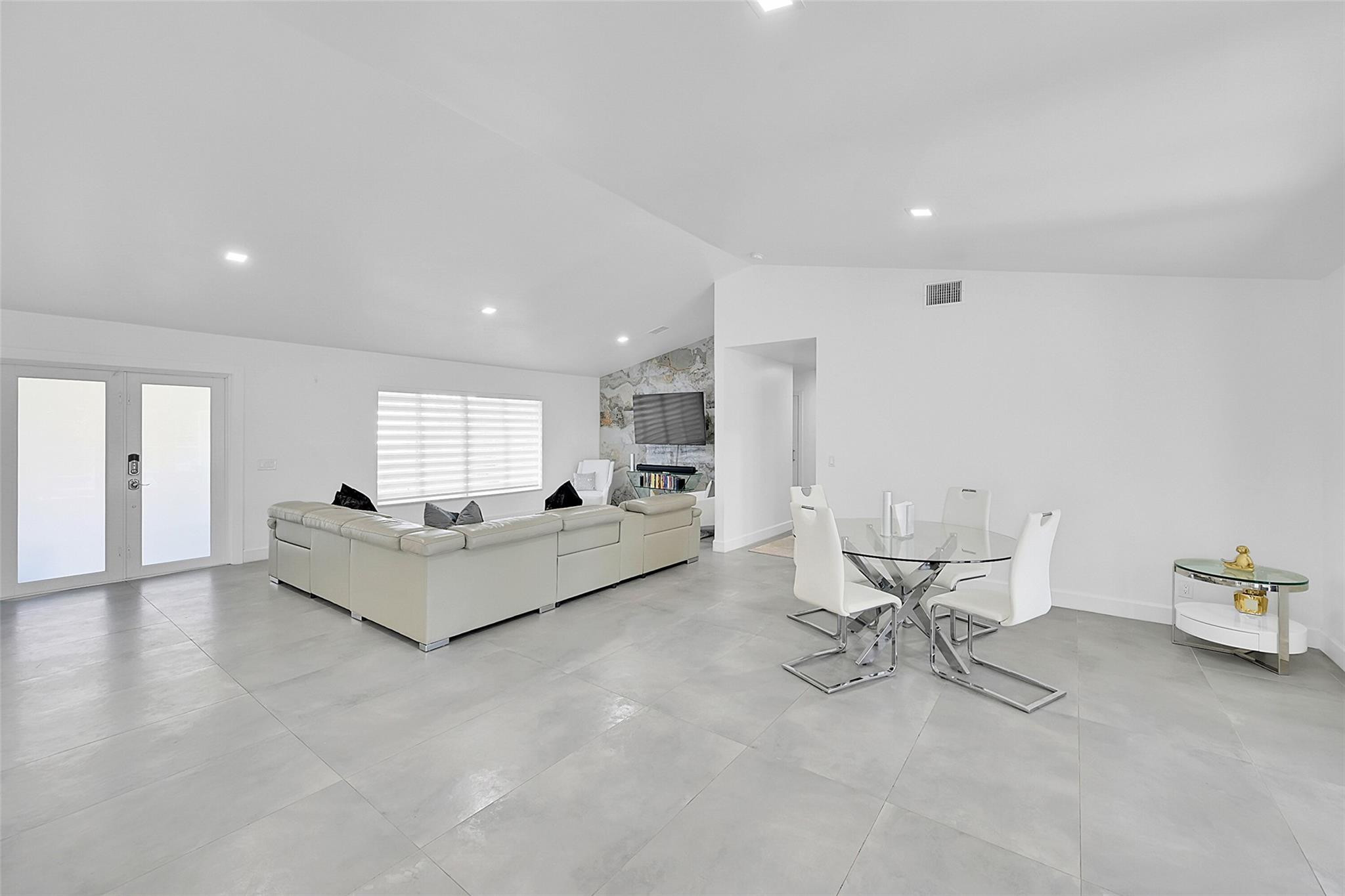 8610 NW 56th St
