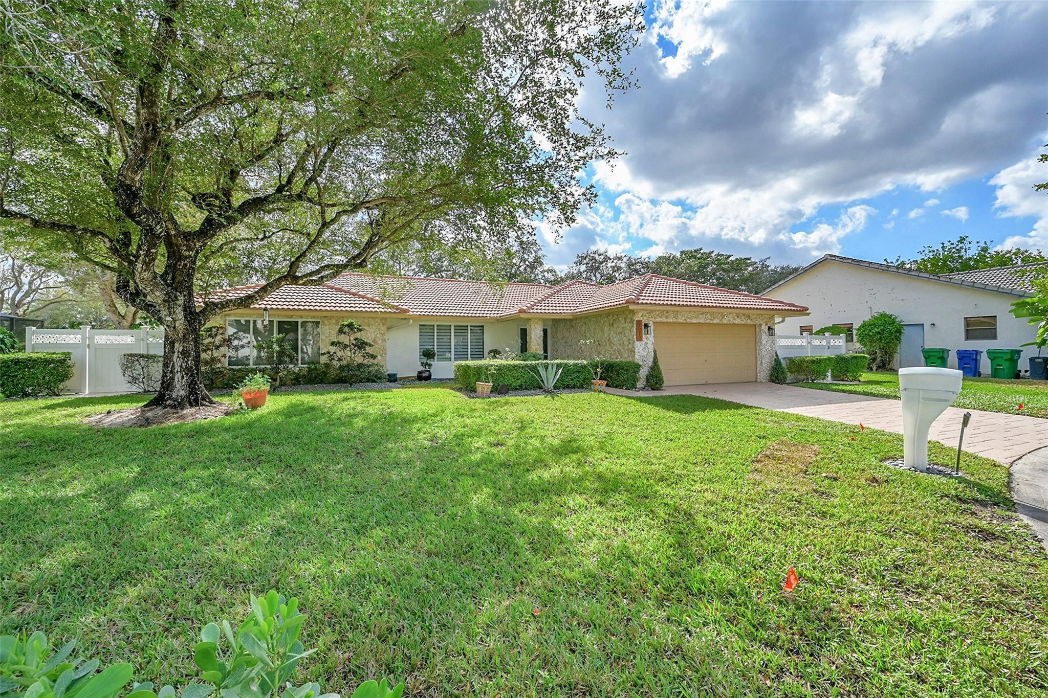 8610 NW 56th St