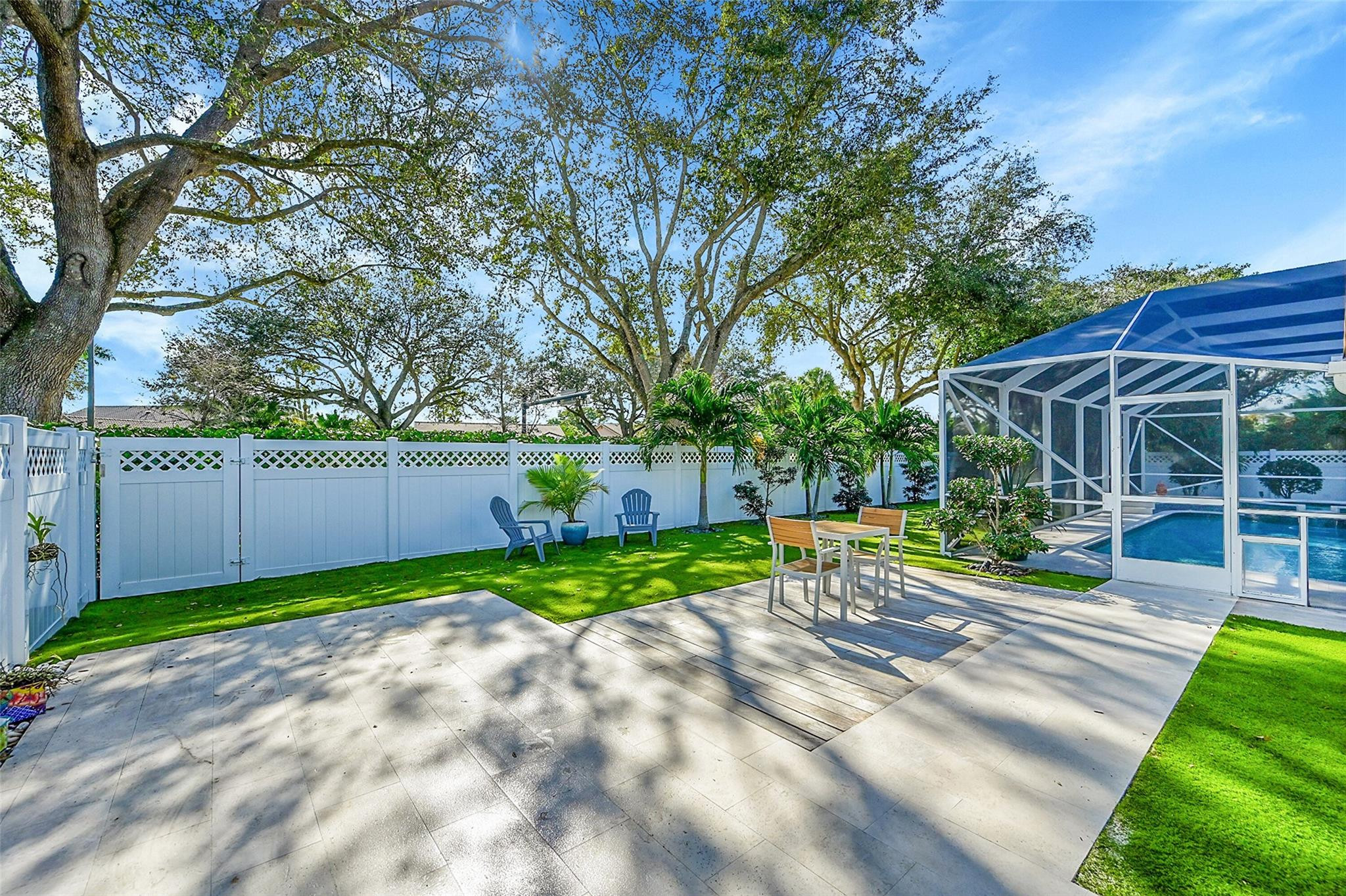 8610 NW 56th St