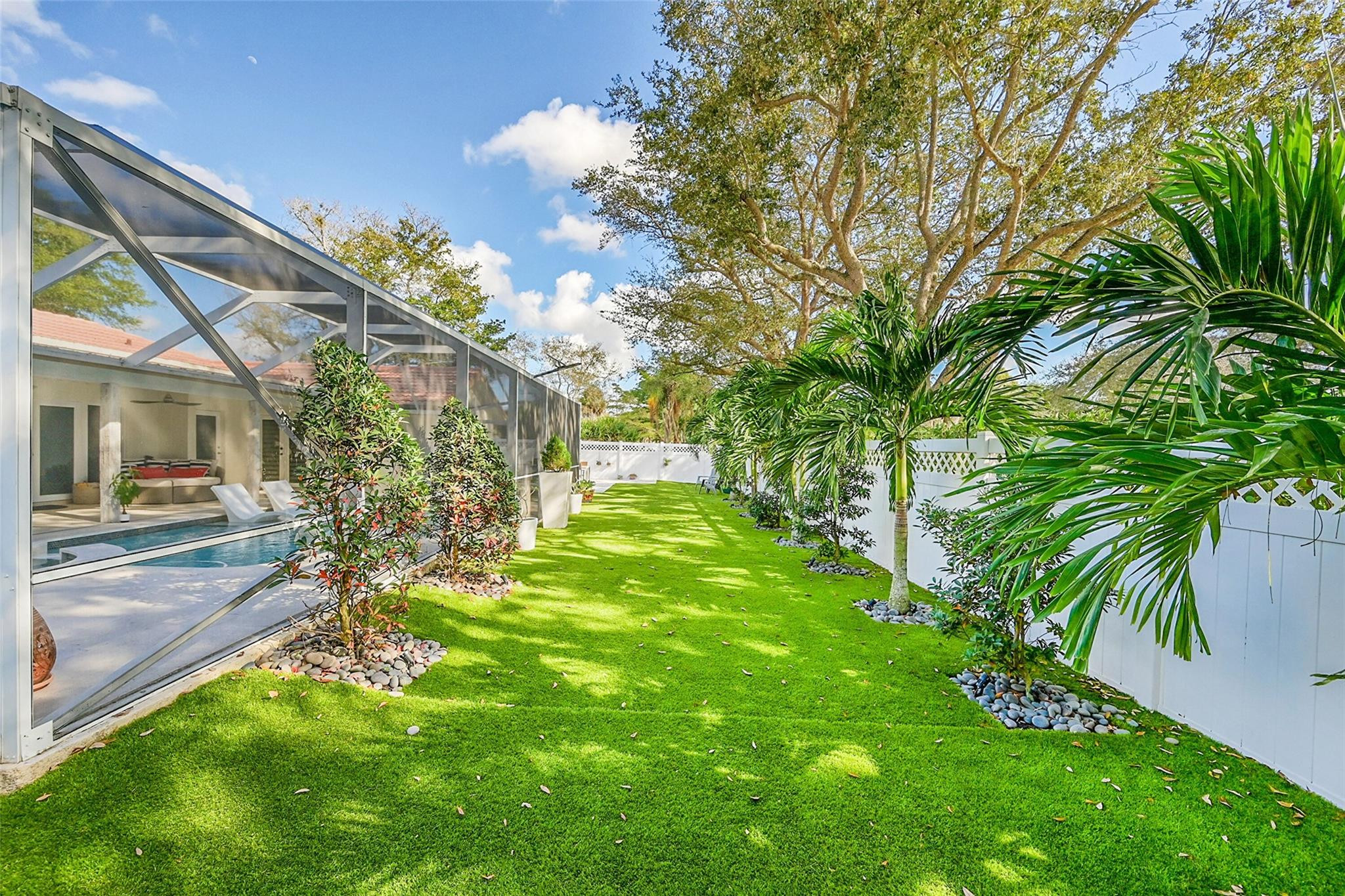 8610 NW 56th St