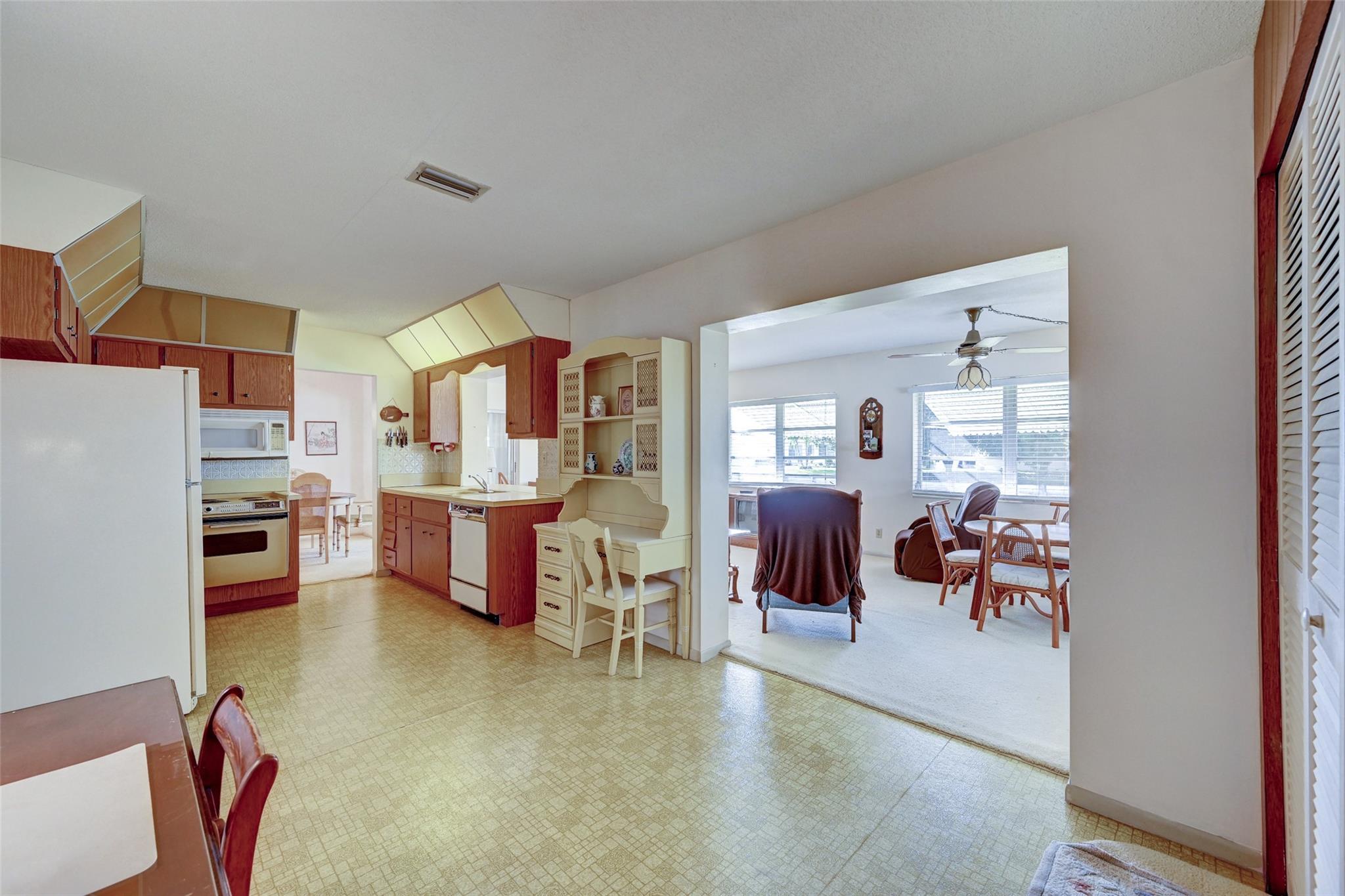 6700 NW 74th Pl
