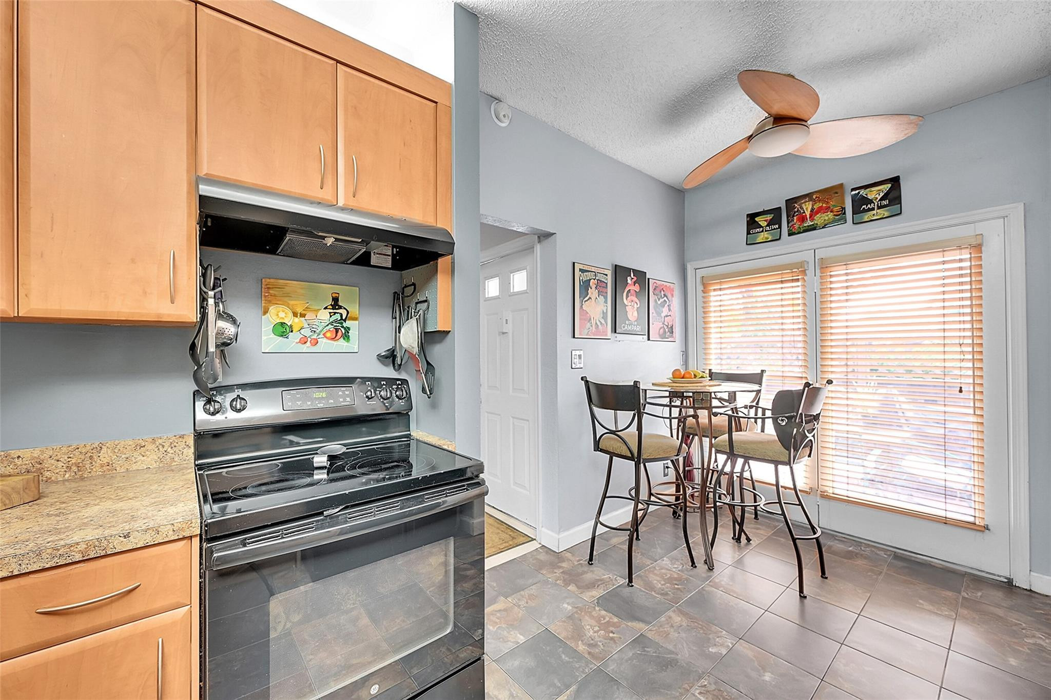 256 W Hemingway Cir