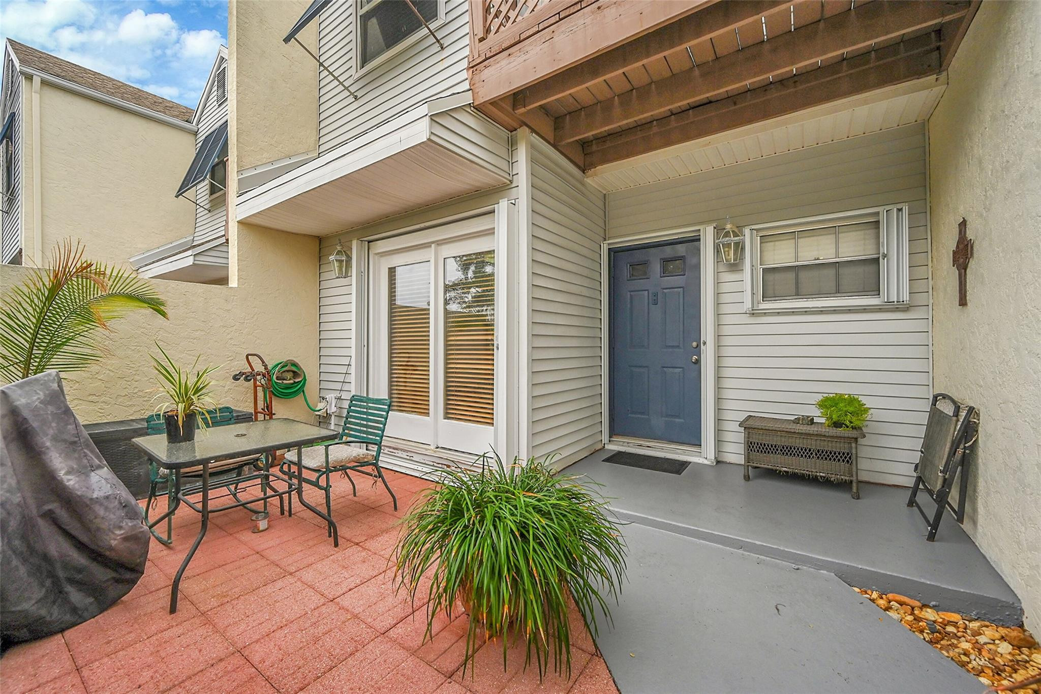 256 W Hemingway Cir