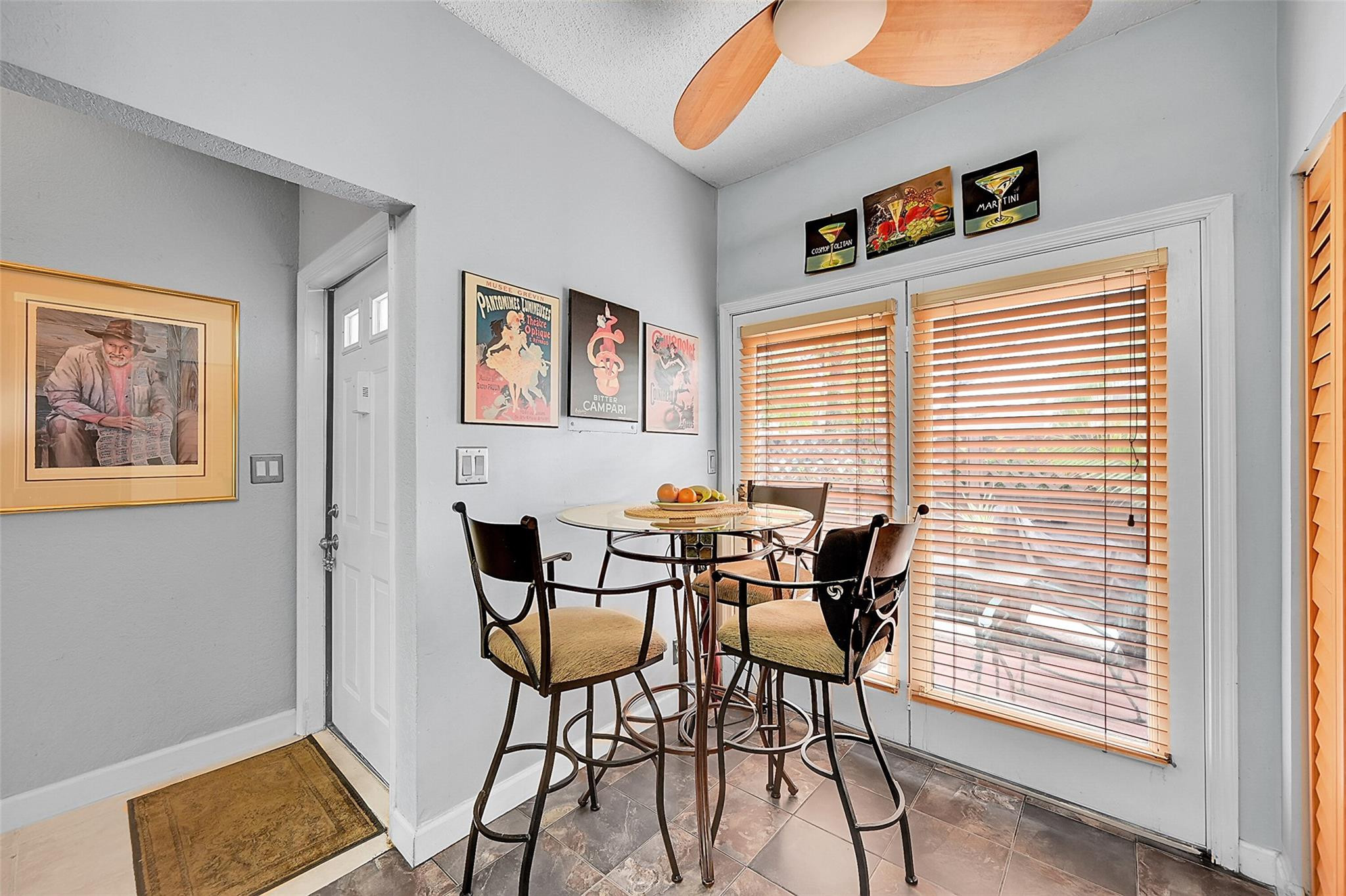 256 W Hemingway Cir