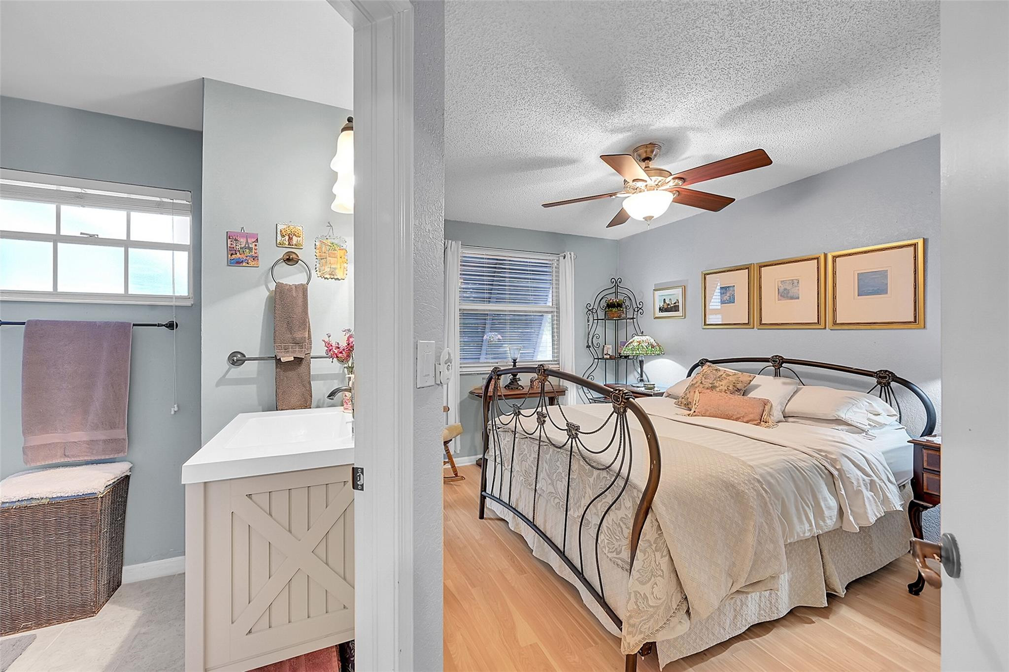 256 W Hemingway Cir