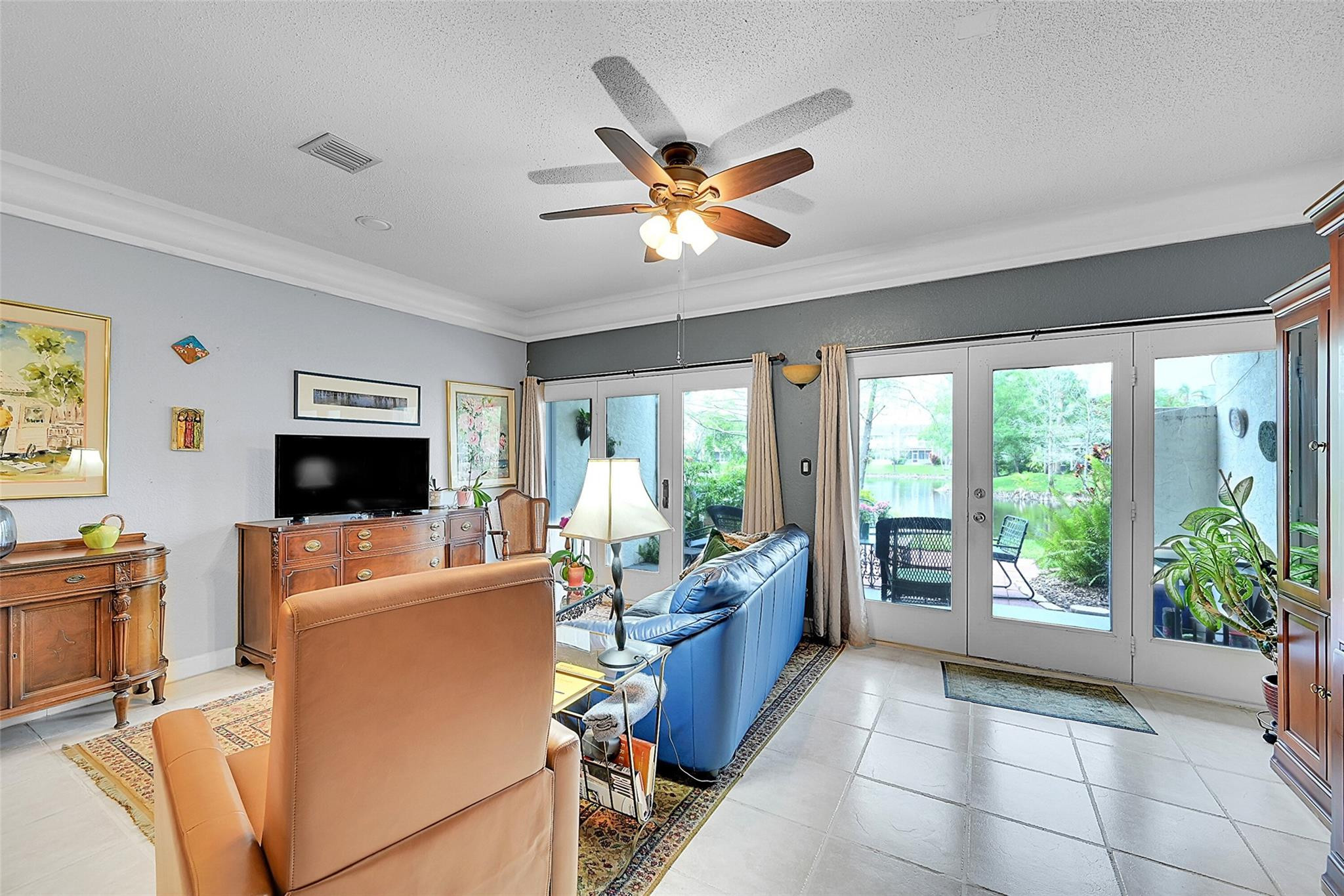 256 W Hemingway Cir