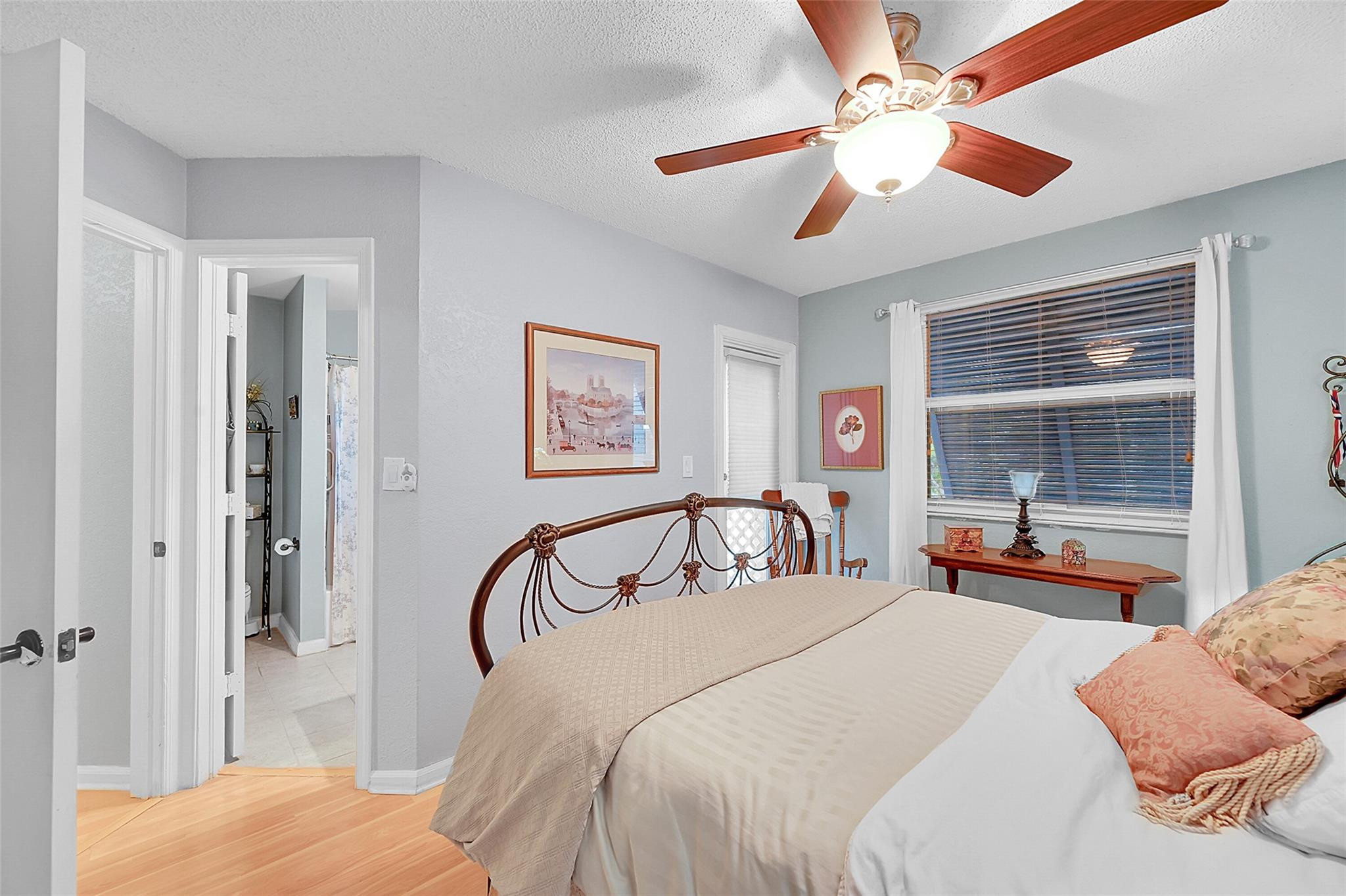 256 W Hemingway Cir