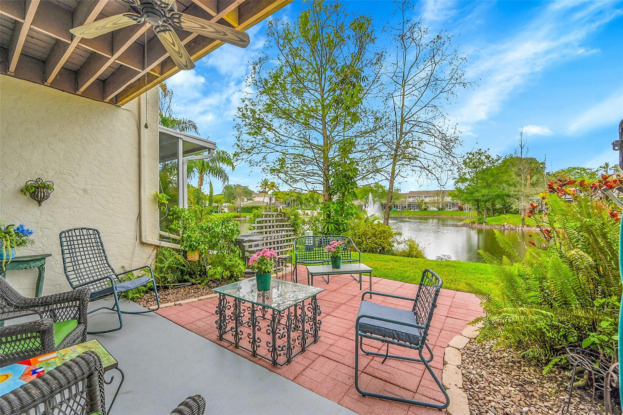 256 W Hemingway Cir