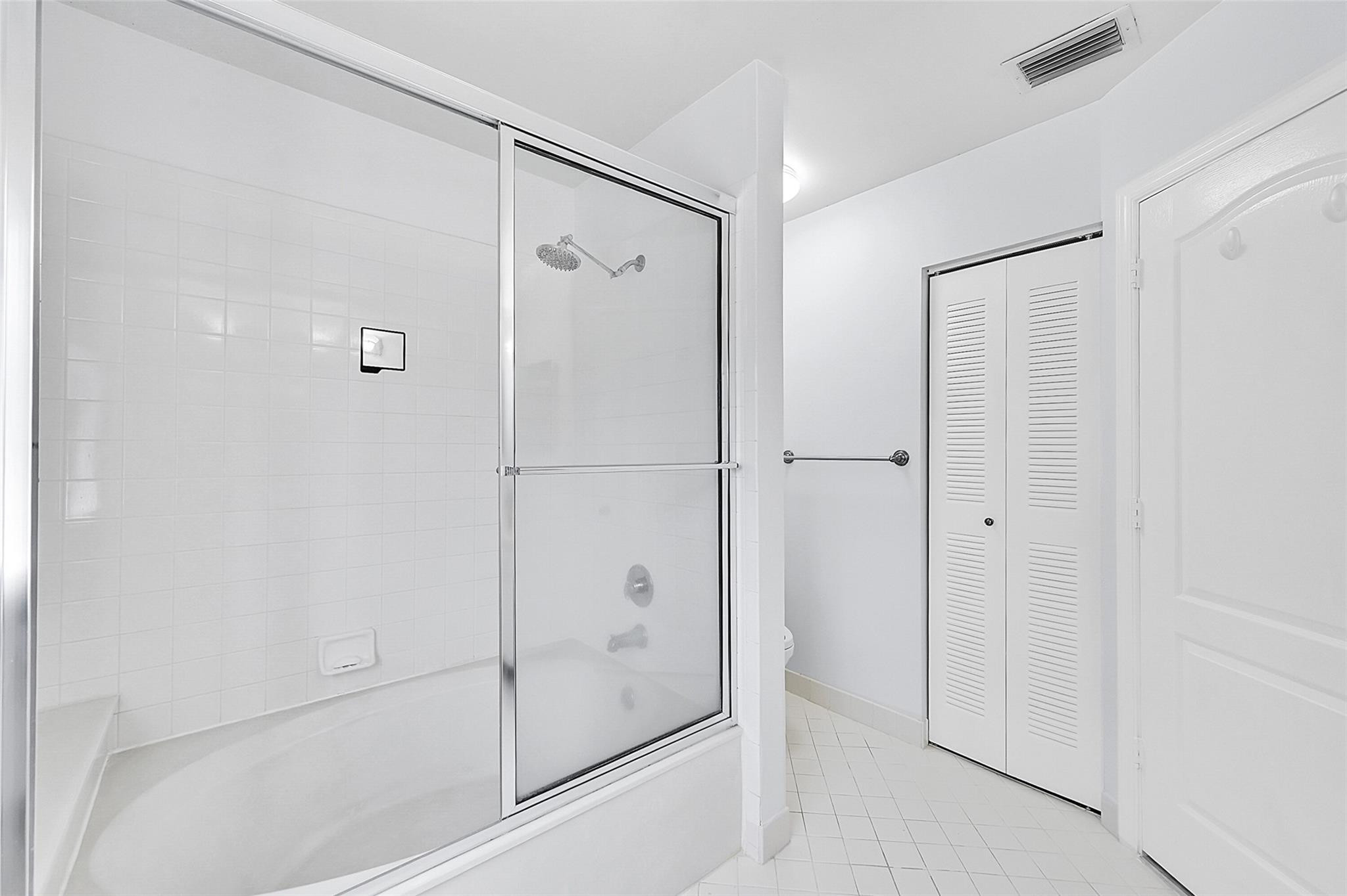 7525 NW 61st Ter 7525