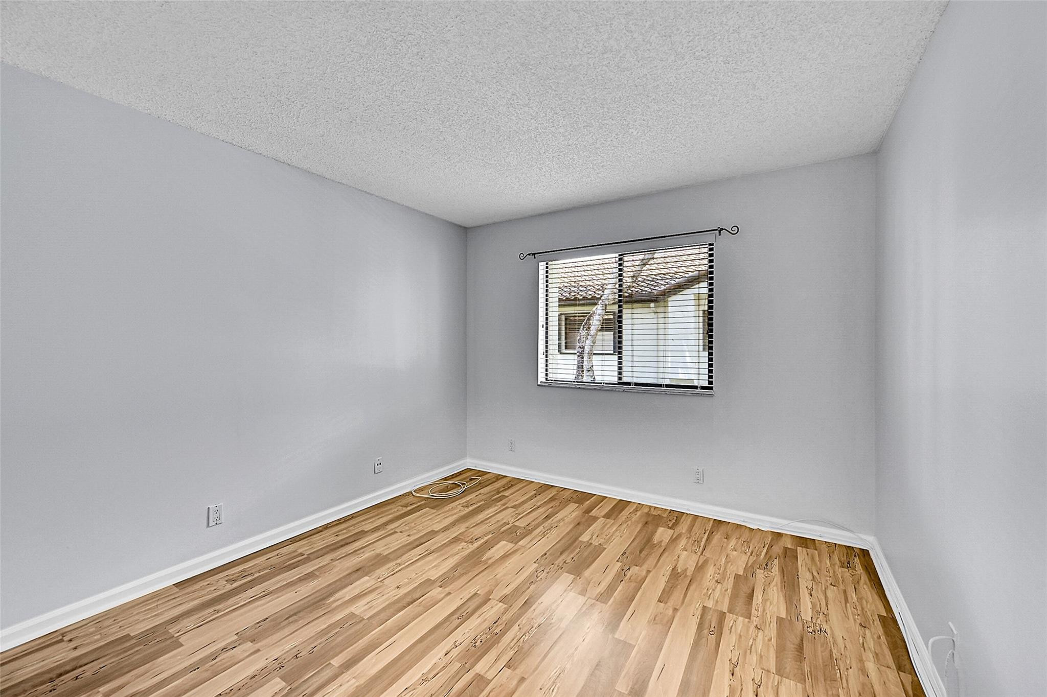 7525 NW 61st Ter 7525