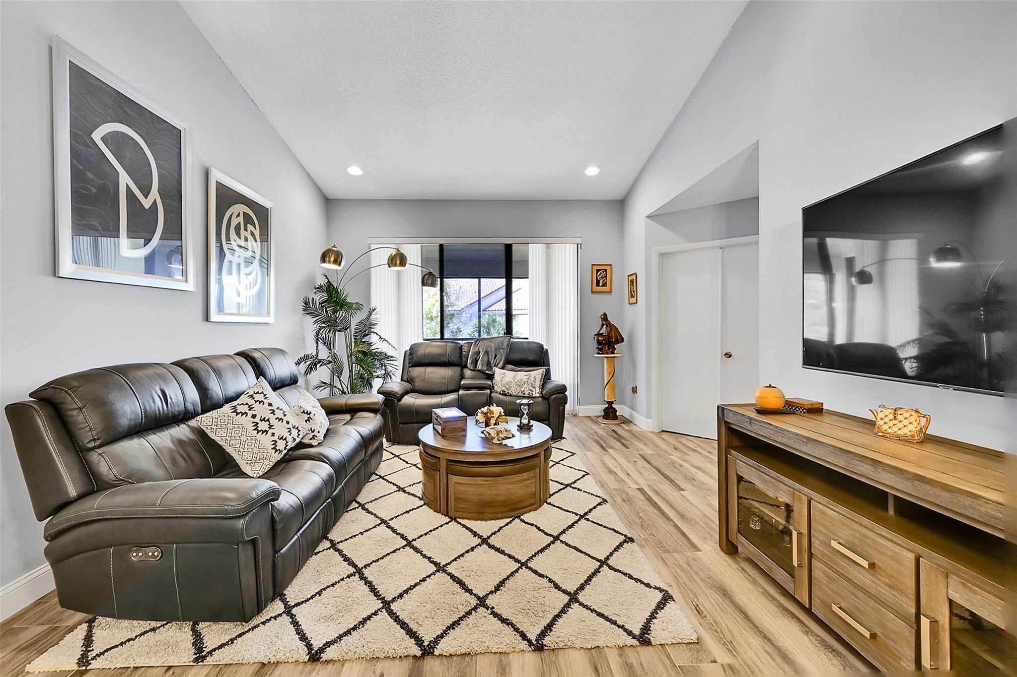 4161 Coral Tree Cir 365