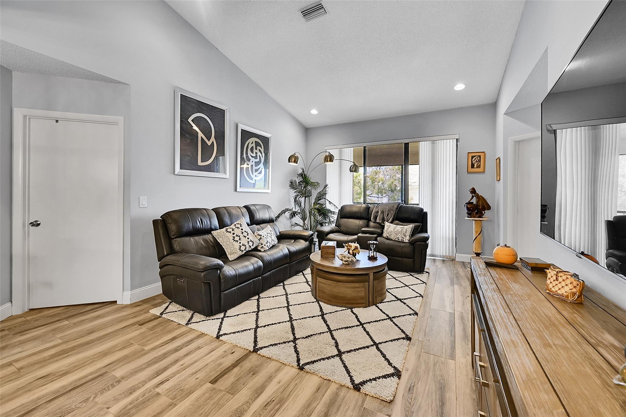4161 Coral Tree Cir 365