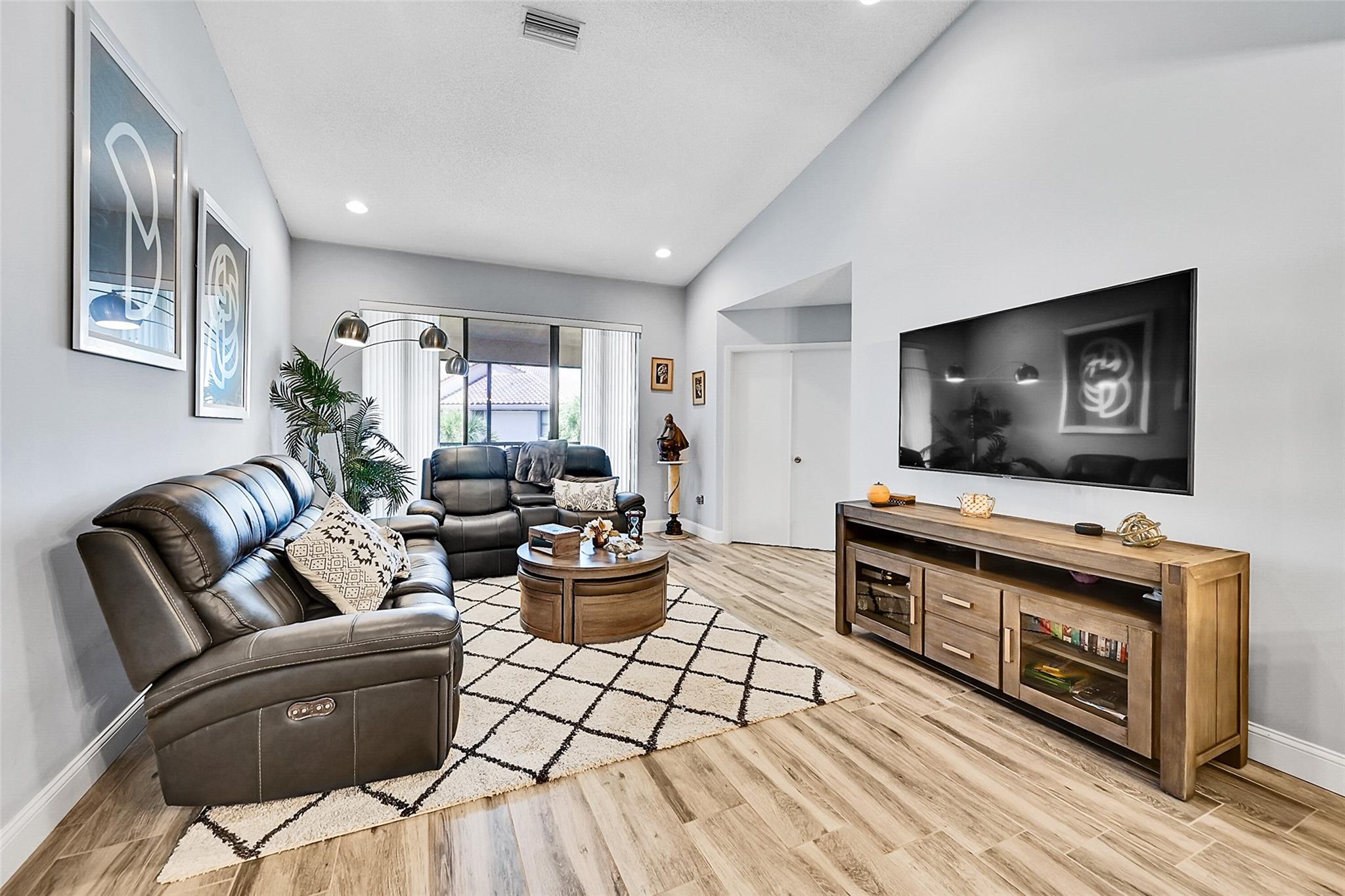 4161 Coral Tree Cir 365