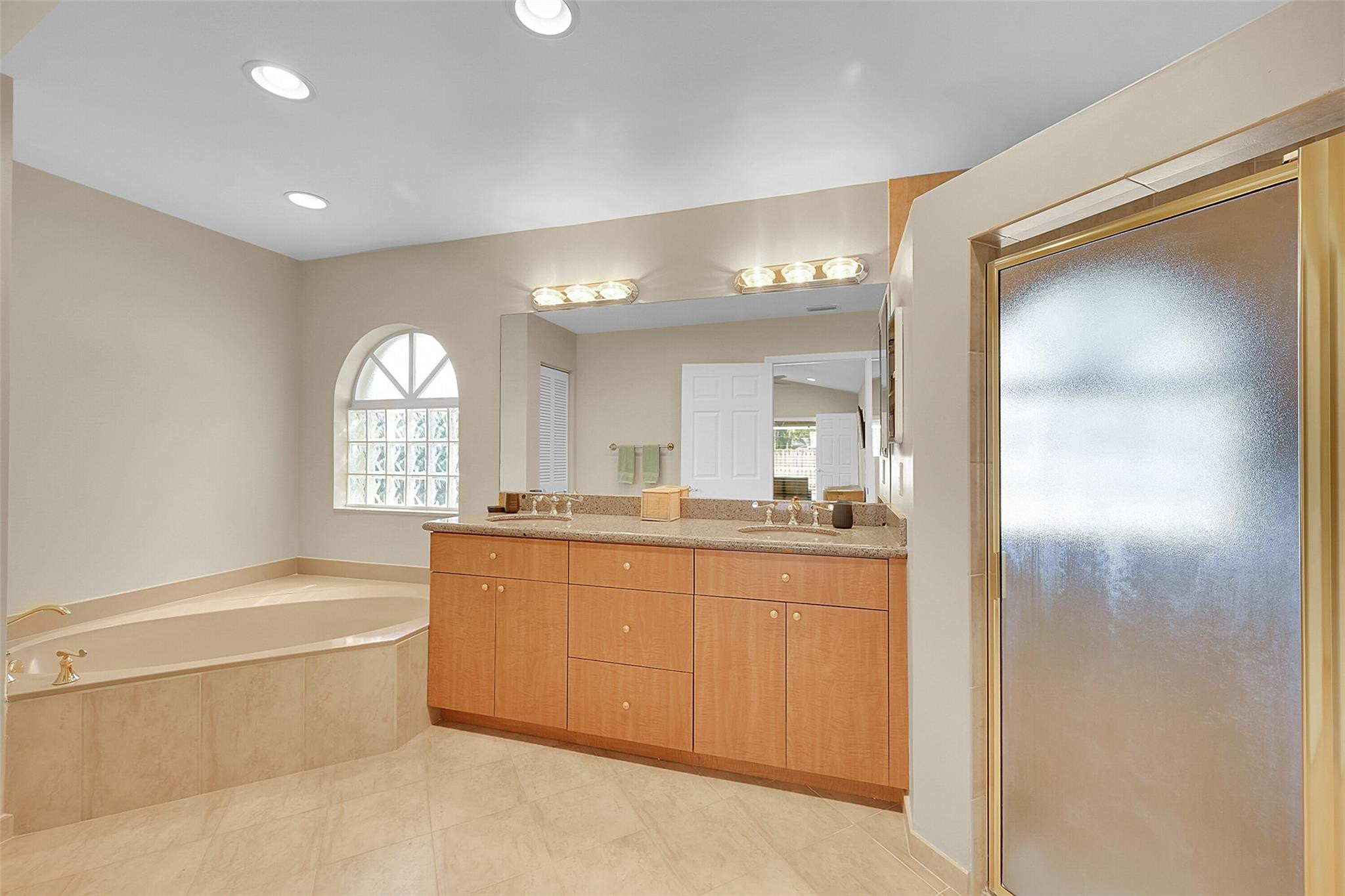 4723 NW 100th Ter