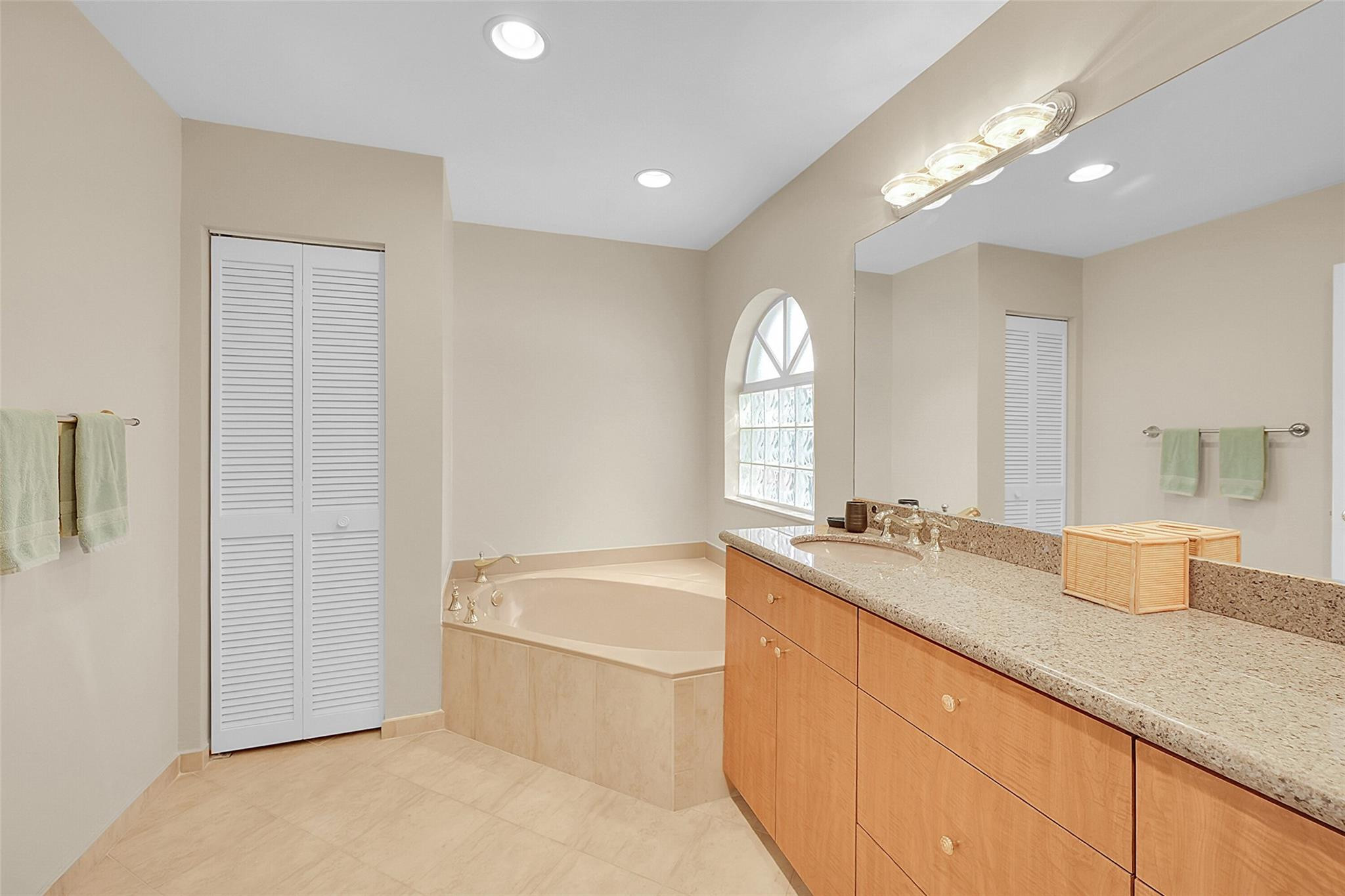 4723 NW 100th Ter