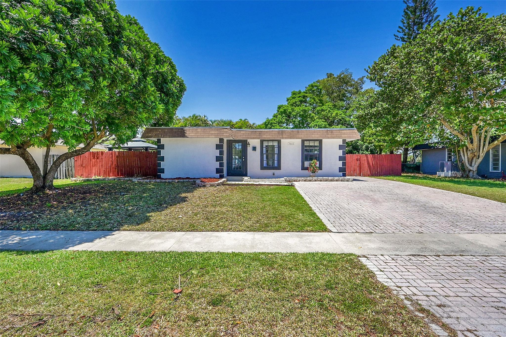 7913 NW 71st Ave