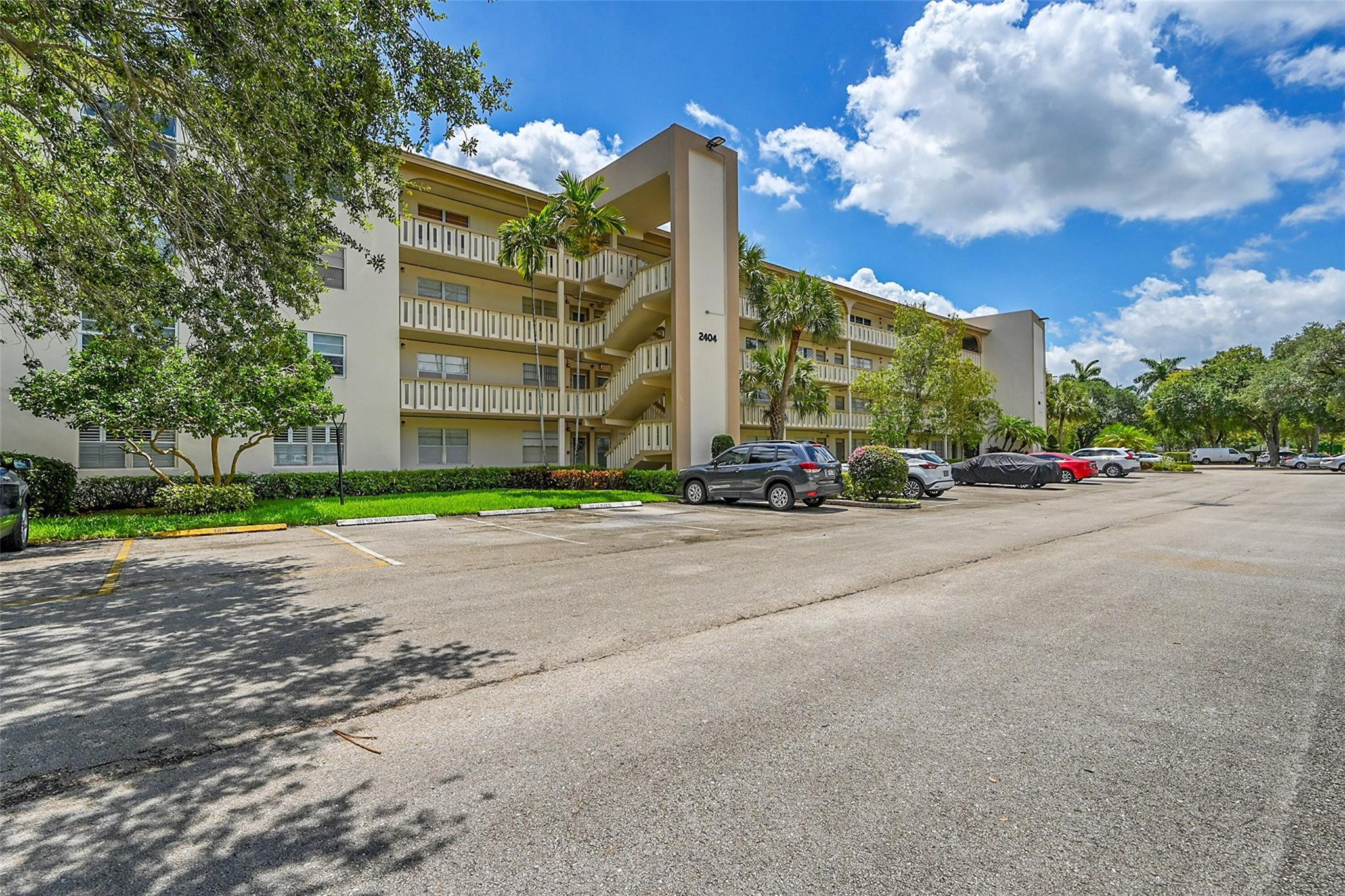 2404 Antigua Cir F4