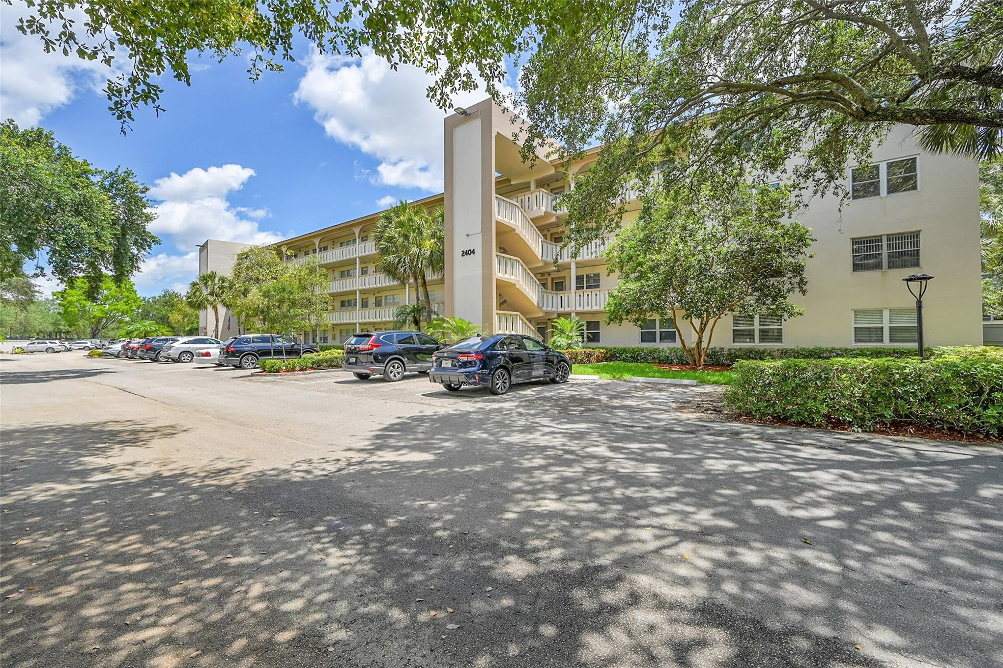 2404 Antigua Cir F4